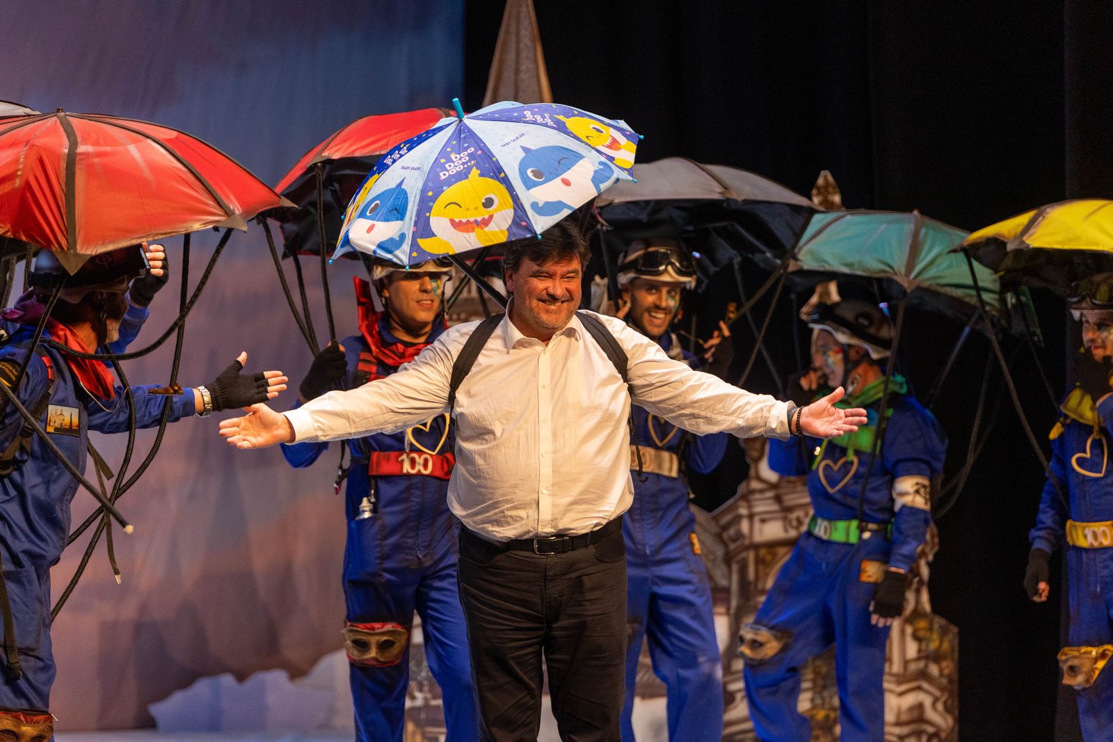 Imágenes de la actuación de la comparsa de Valverde del Camino "Los Lanzaos" en el Carnaval Colombino