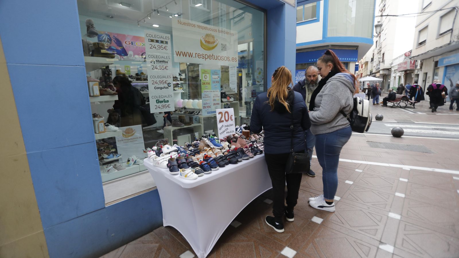 Las fotos del Outlet este sábado en La Línea