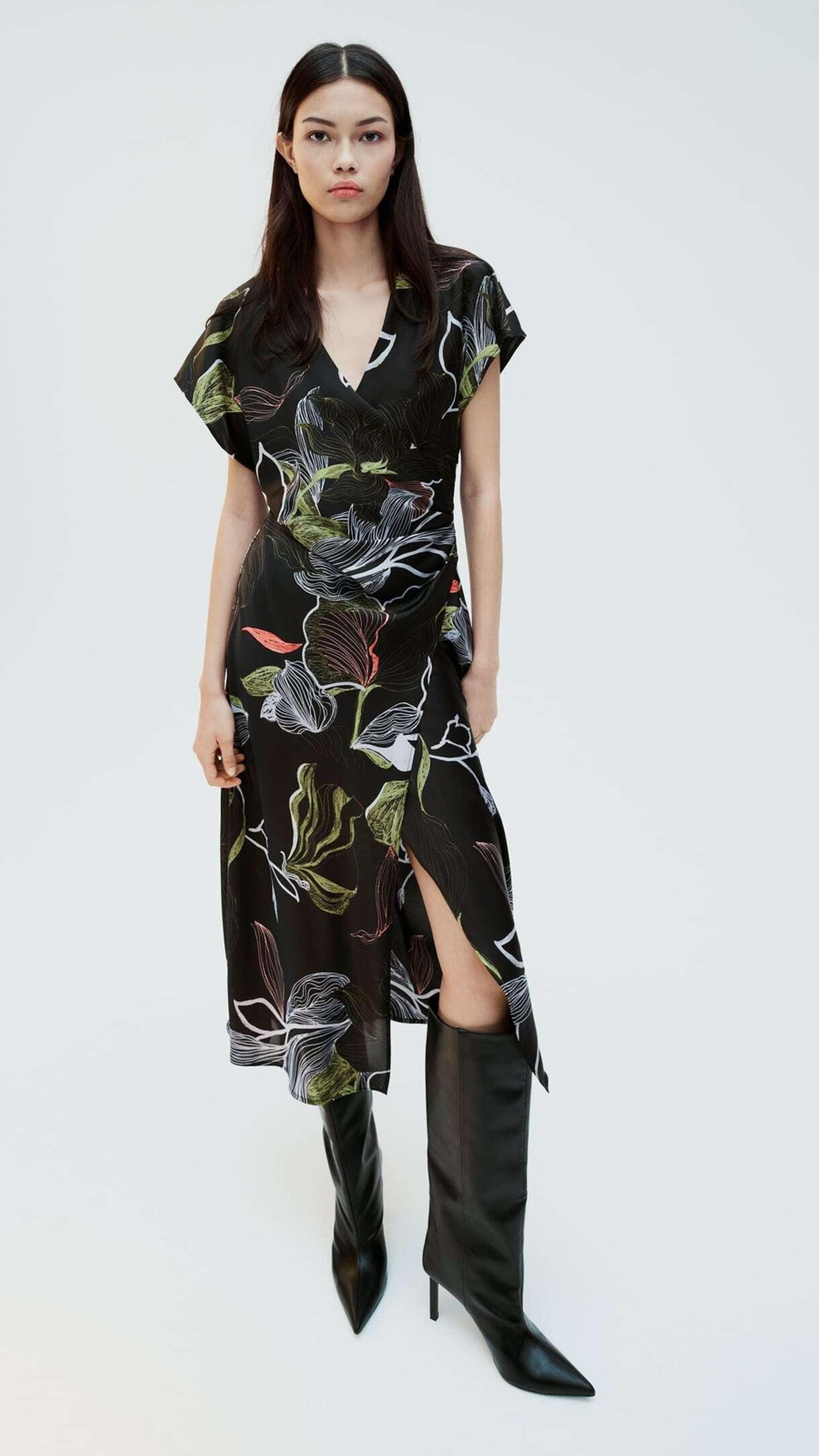 Vestido estampado de flores de Zara.