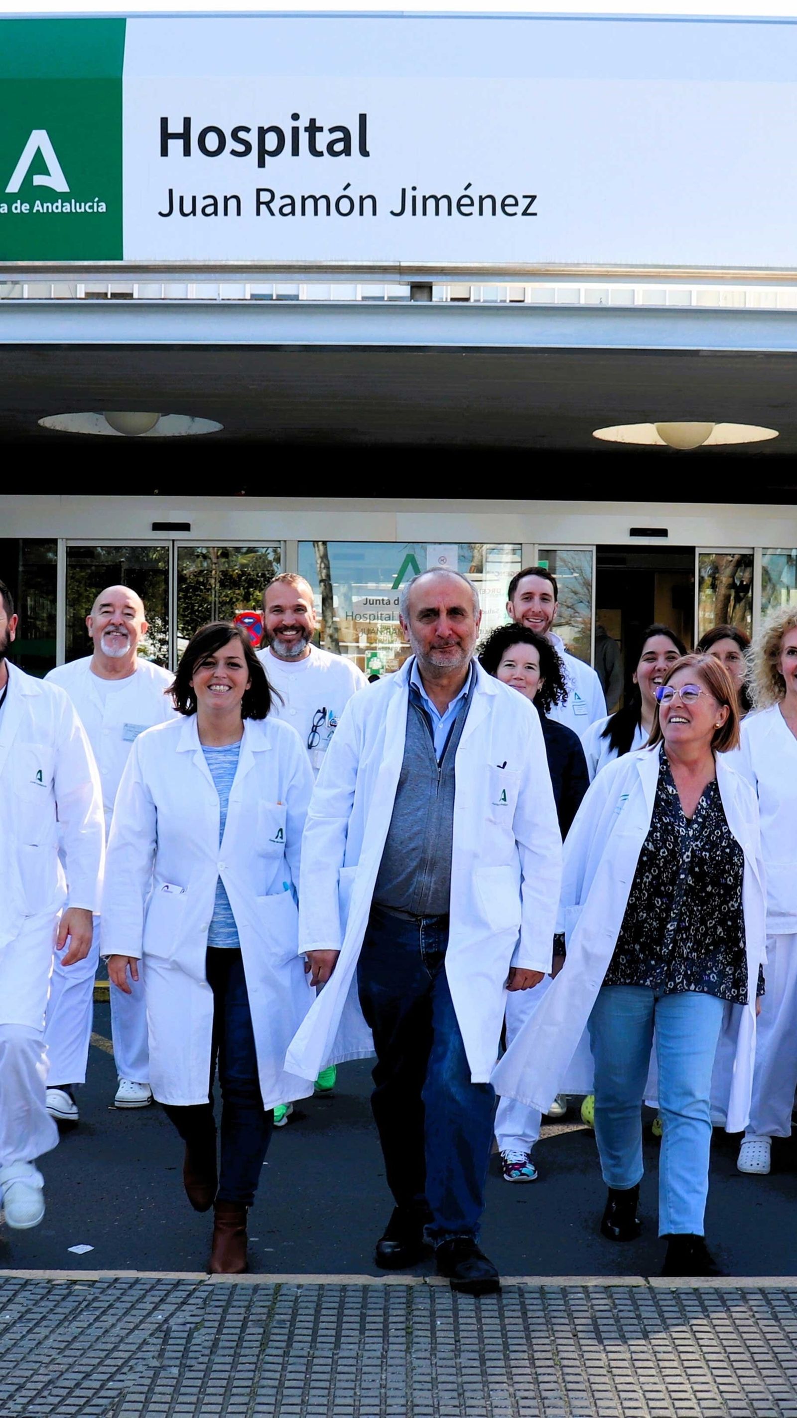 Profesionales del servcio de Oncología Radioterápica y de Radiofísica del hospital Juan Ramón Jiménez.
