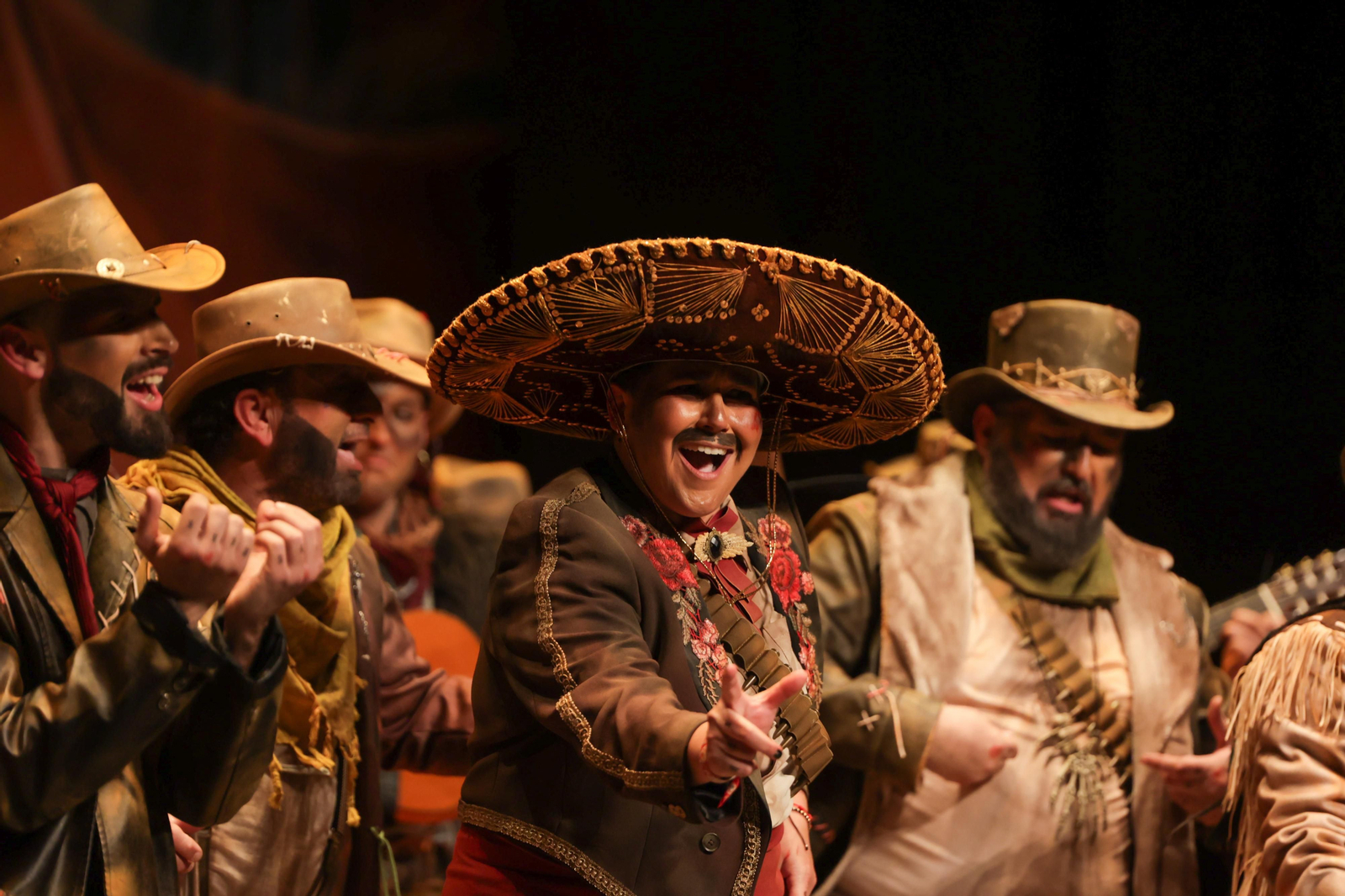 Imágenes de la actuación de la comparsa de Huelva "Los Renegaos" en el Carnaval Colombino