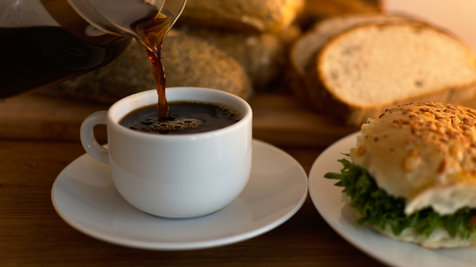 Cinco bebidas que te activan igual que el café para tomar todas las mañanas