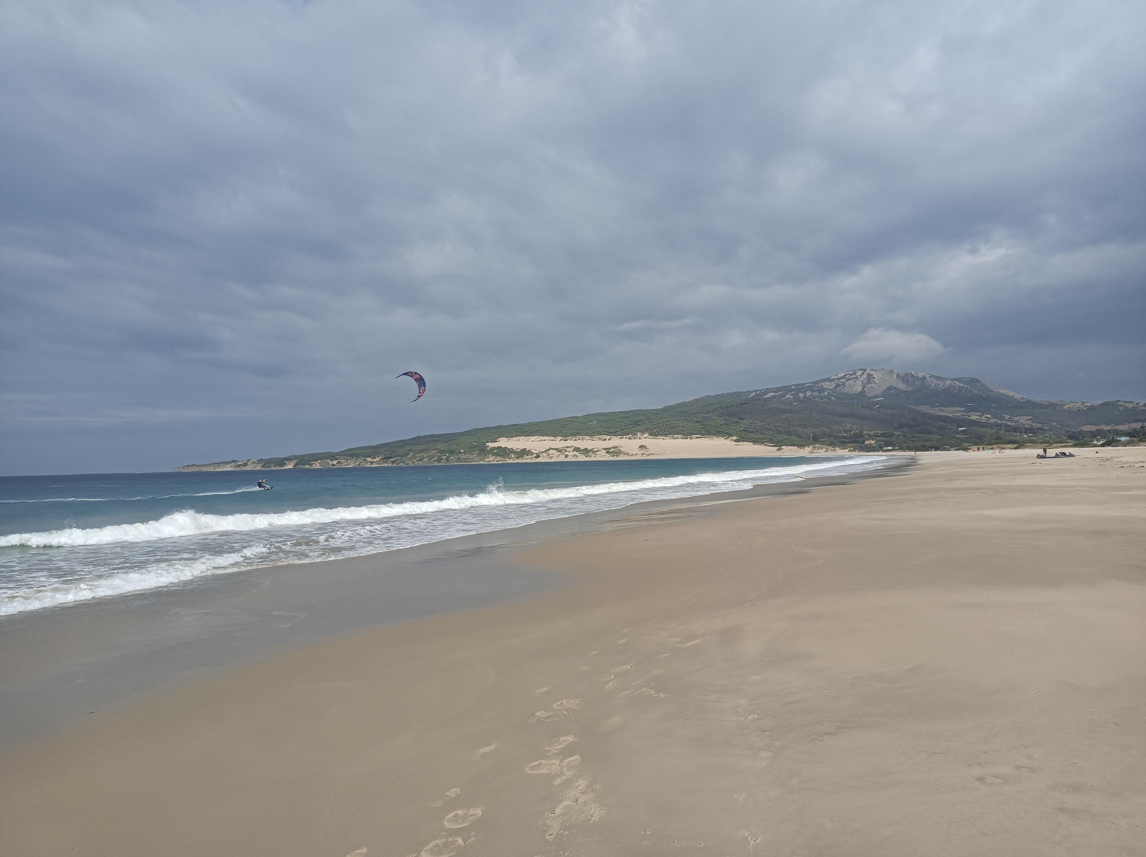 Iremos un tramo por la Playa de Valdevaqueros.