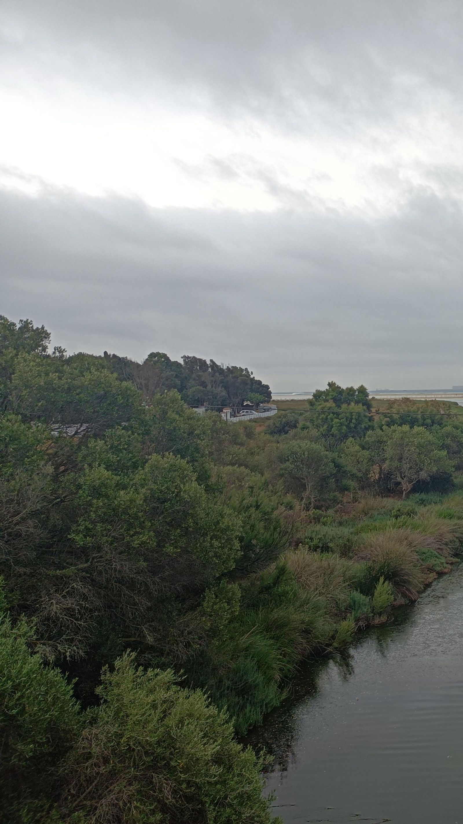 Cruzando el Río Jara.