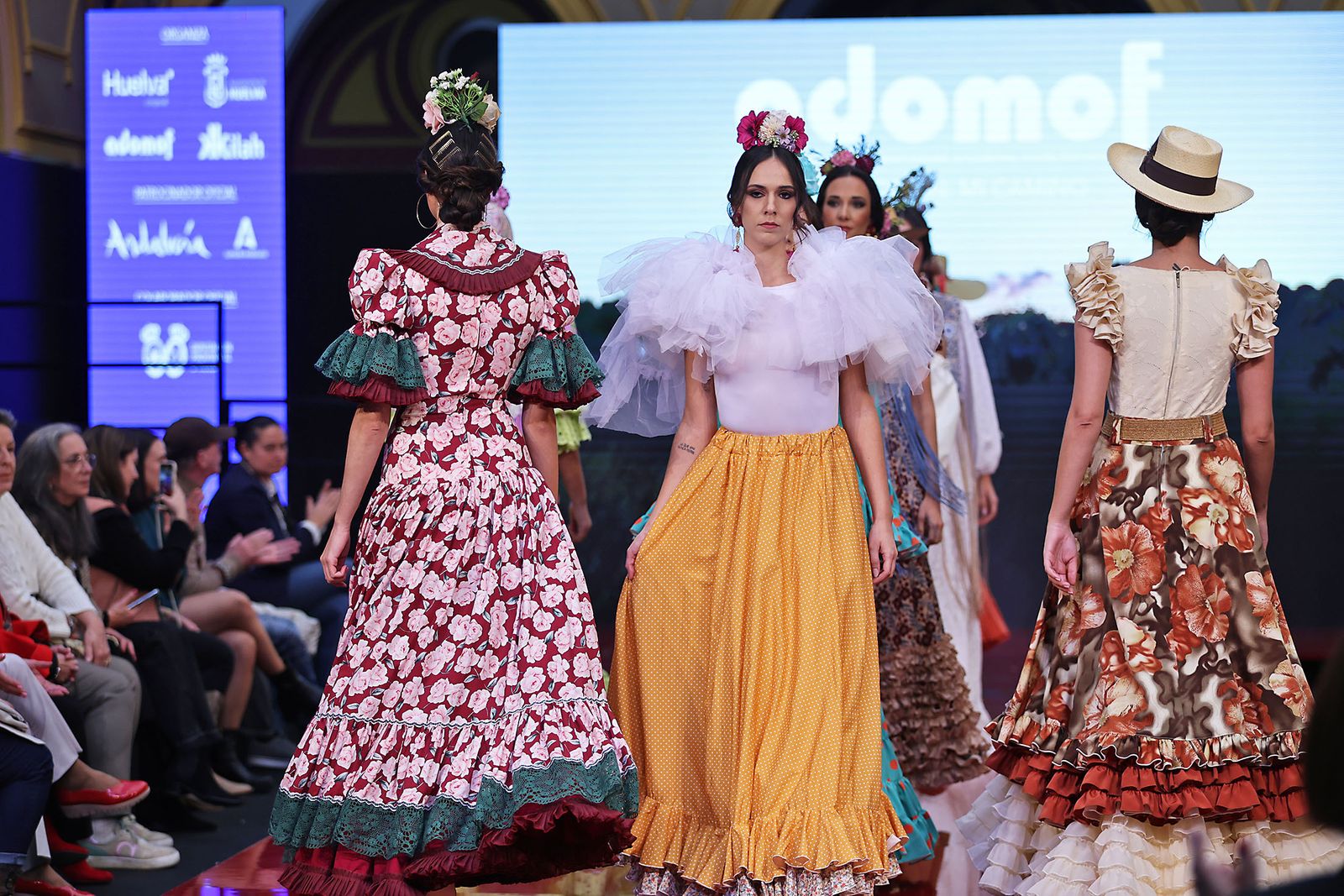 Imágenes de la pasarela Huelva Flamenca 2024