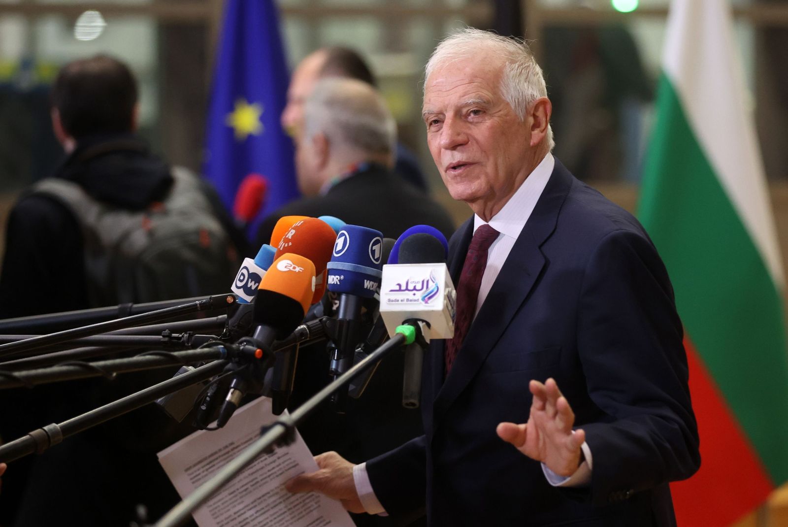 El alto representante de la UE, Josep Borrell, atiende a los medios en Bruselas.