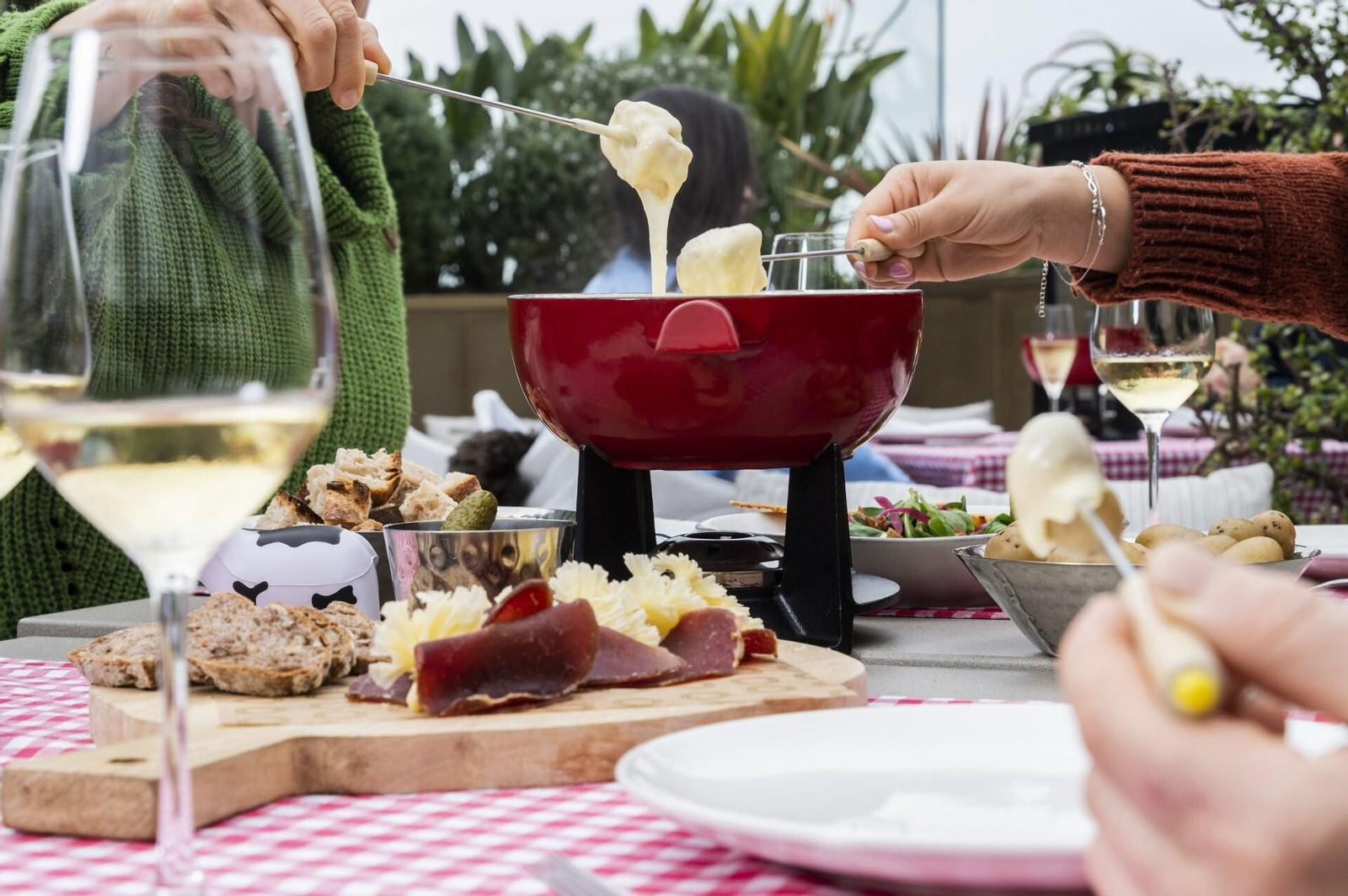 Una fondue de quesos suizos con vistas a Málaga