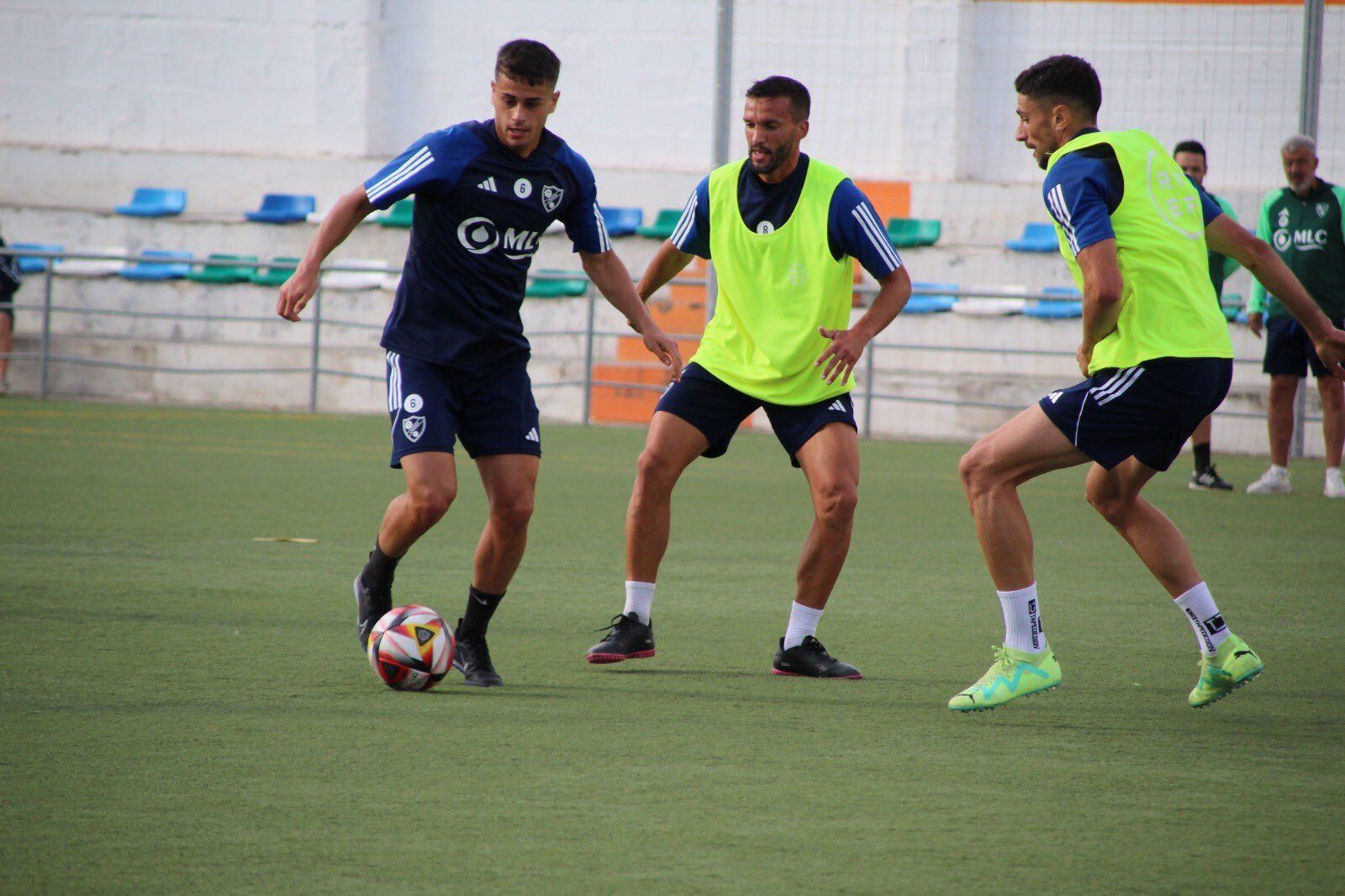 Linares - San Fernando: La necesidad de recortar puntos con la parte alta de la tabla