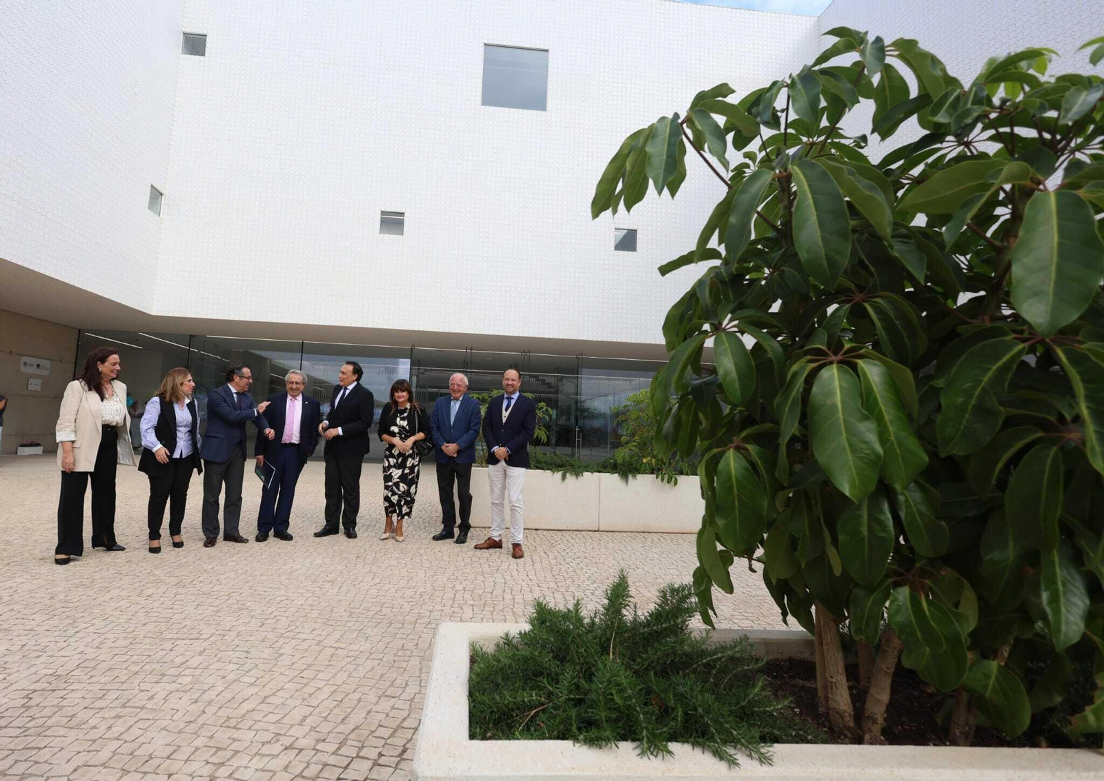 Autoridades en la inauguración de la nueva Facultad de Psicología y Logopedia de la UMA.