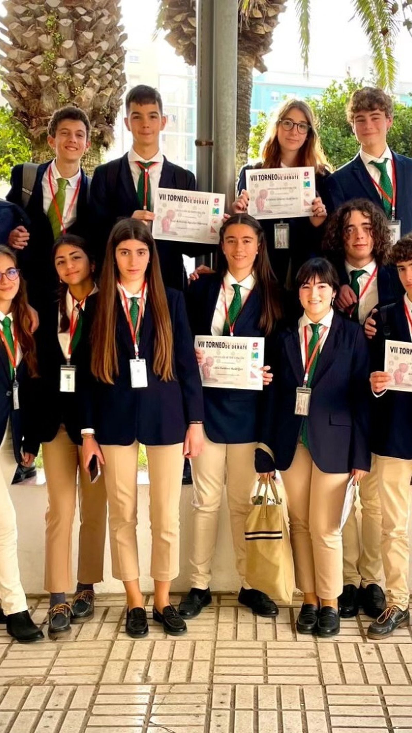 Alumnos del colegio Liceo de los grupos de debate participantes en el torneo de San Felipe Neri.