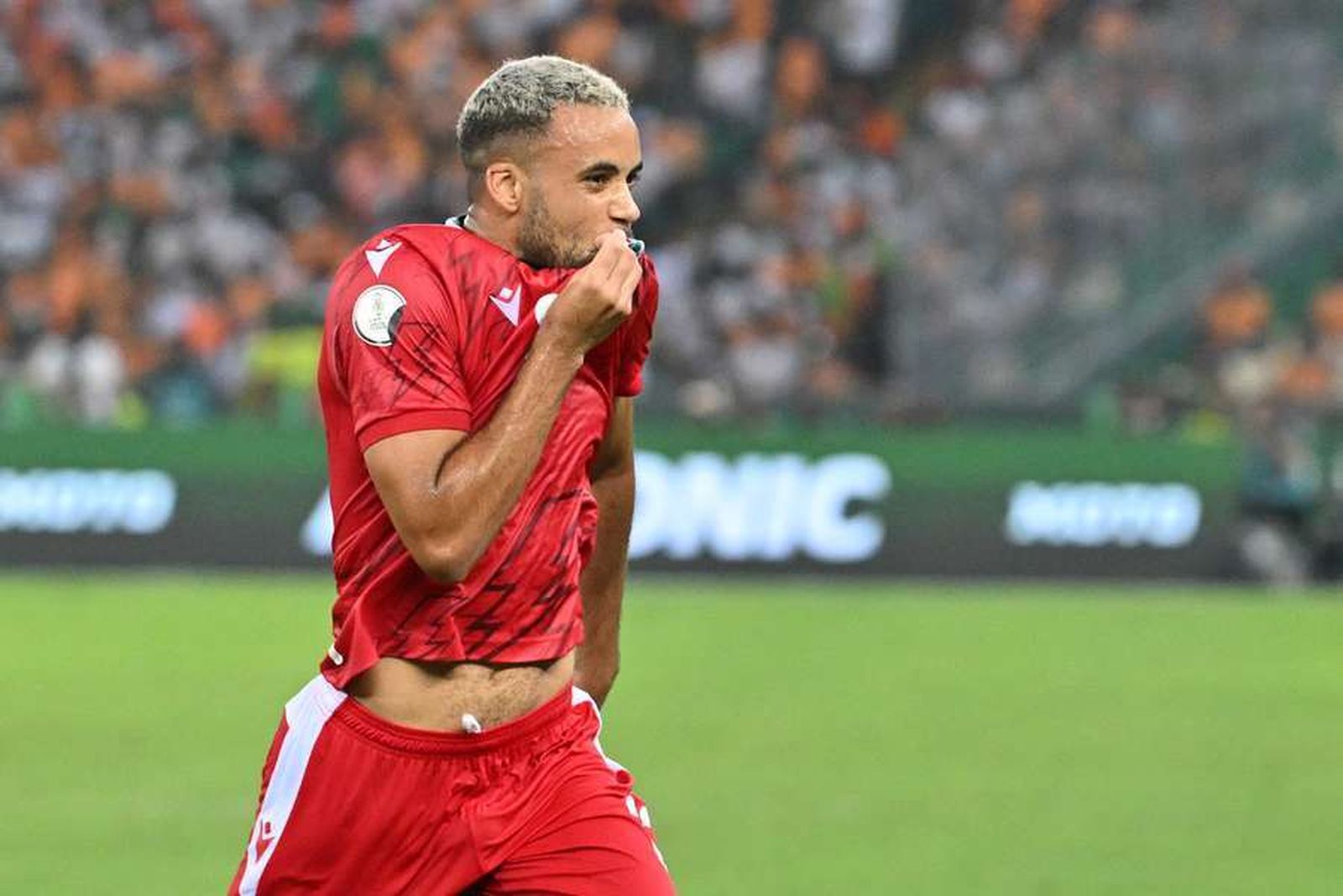 Golazo del malagueño Pablo Ganet en la Copa África