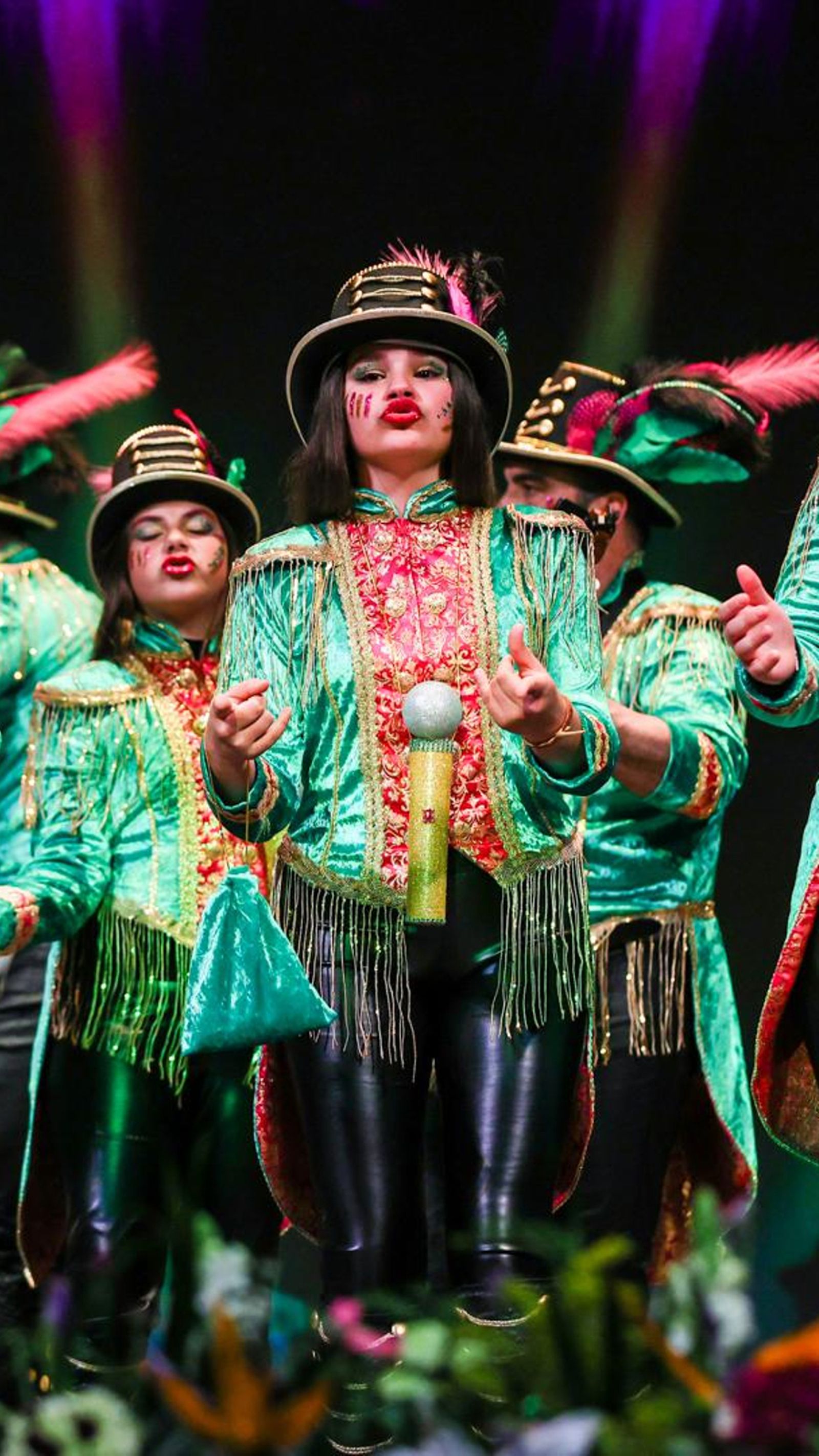 Comparsa juvenil '¡Qué comience el espectáculo!'.