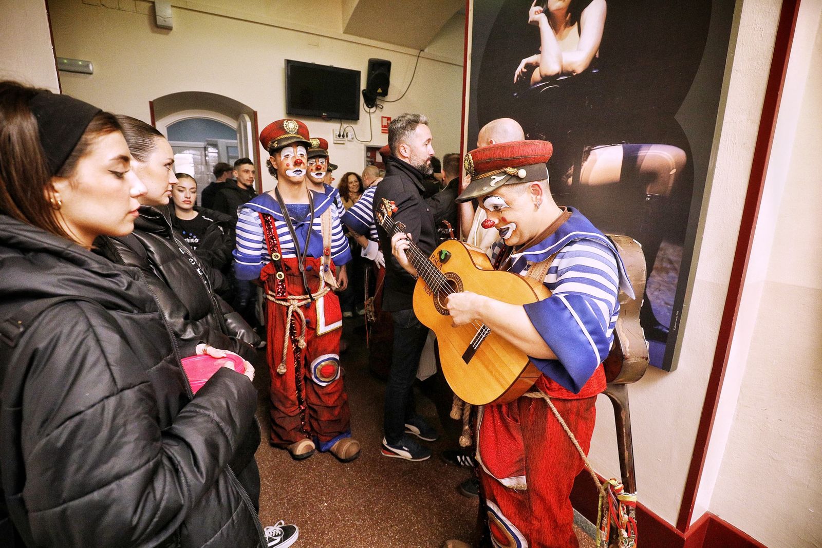 Comparsa Y seguimos cantando
