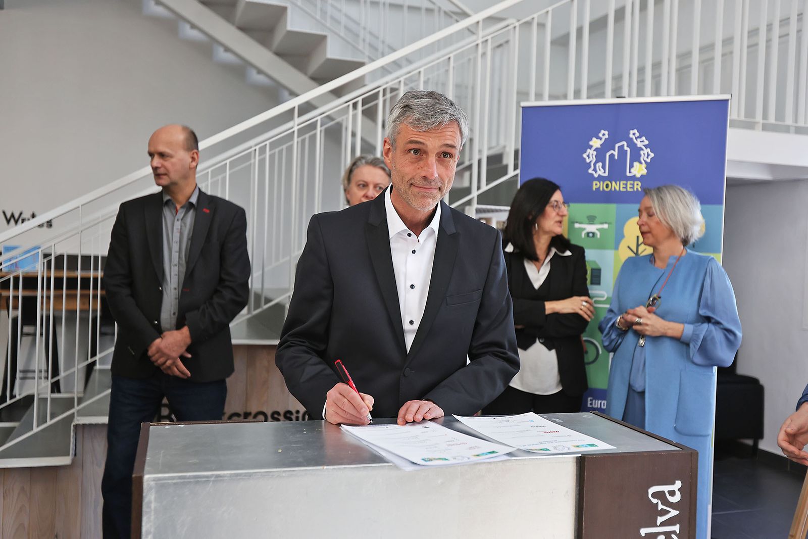 Imágenes de la firma de la Alianza Universitaria Europea PIONEER en Huelva