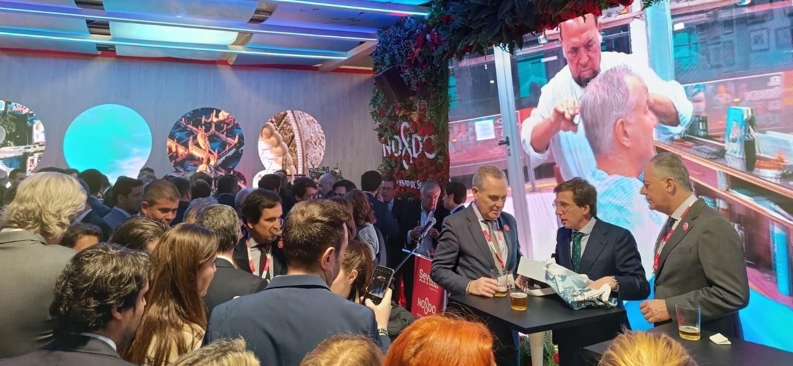 Uno de los actos celebrados este miércoles en el stand de Sevilla en Fitur.
