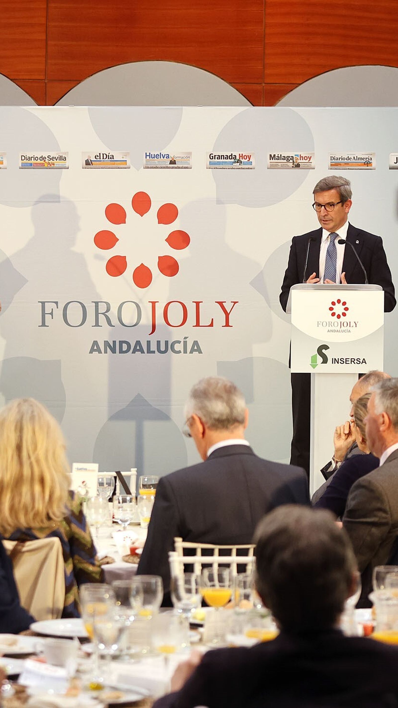 El director de Huelva Información, Javier Ronchel, y el consejero de Industria, Energía y Minas, Jorge Paradela.