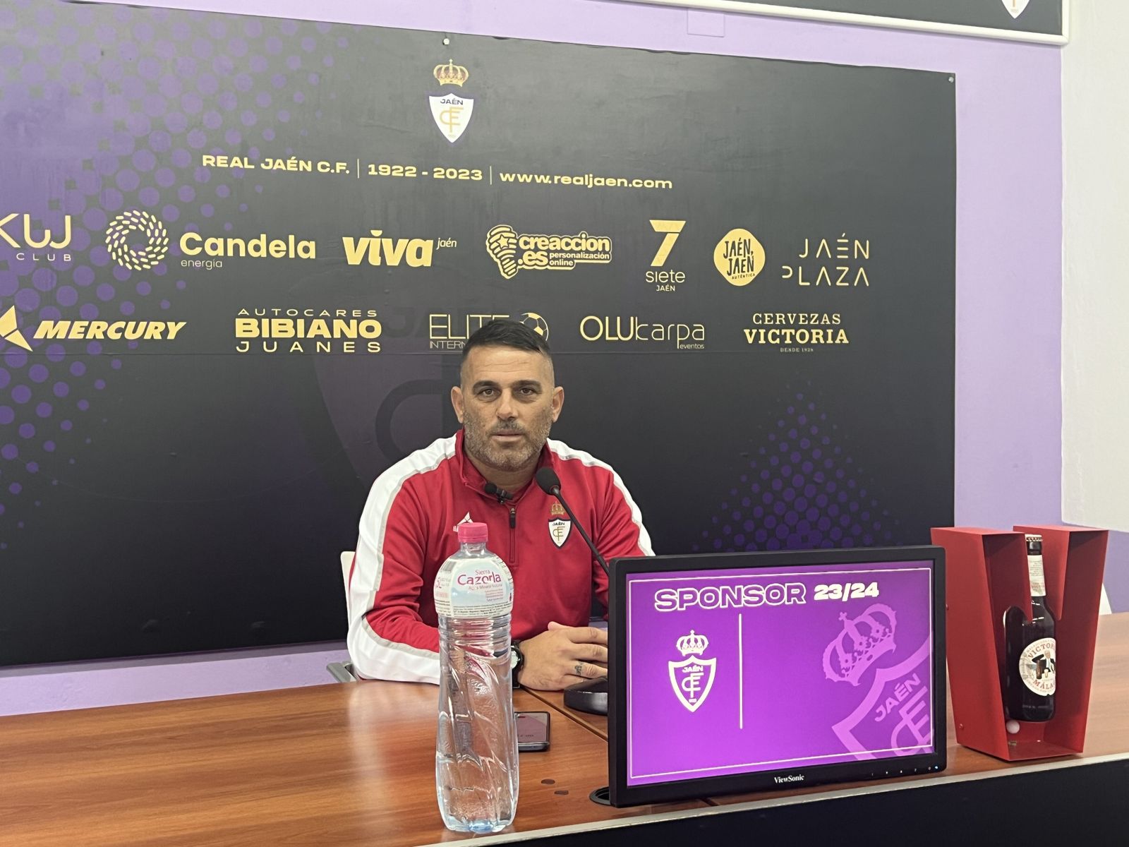 El Real Jaén afrontará los próximos encuentros con la única baja de Óscar Fernández