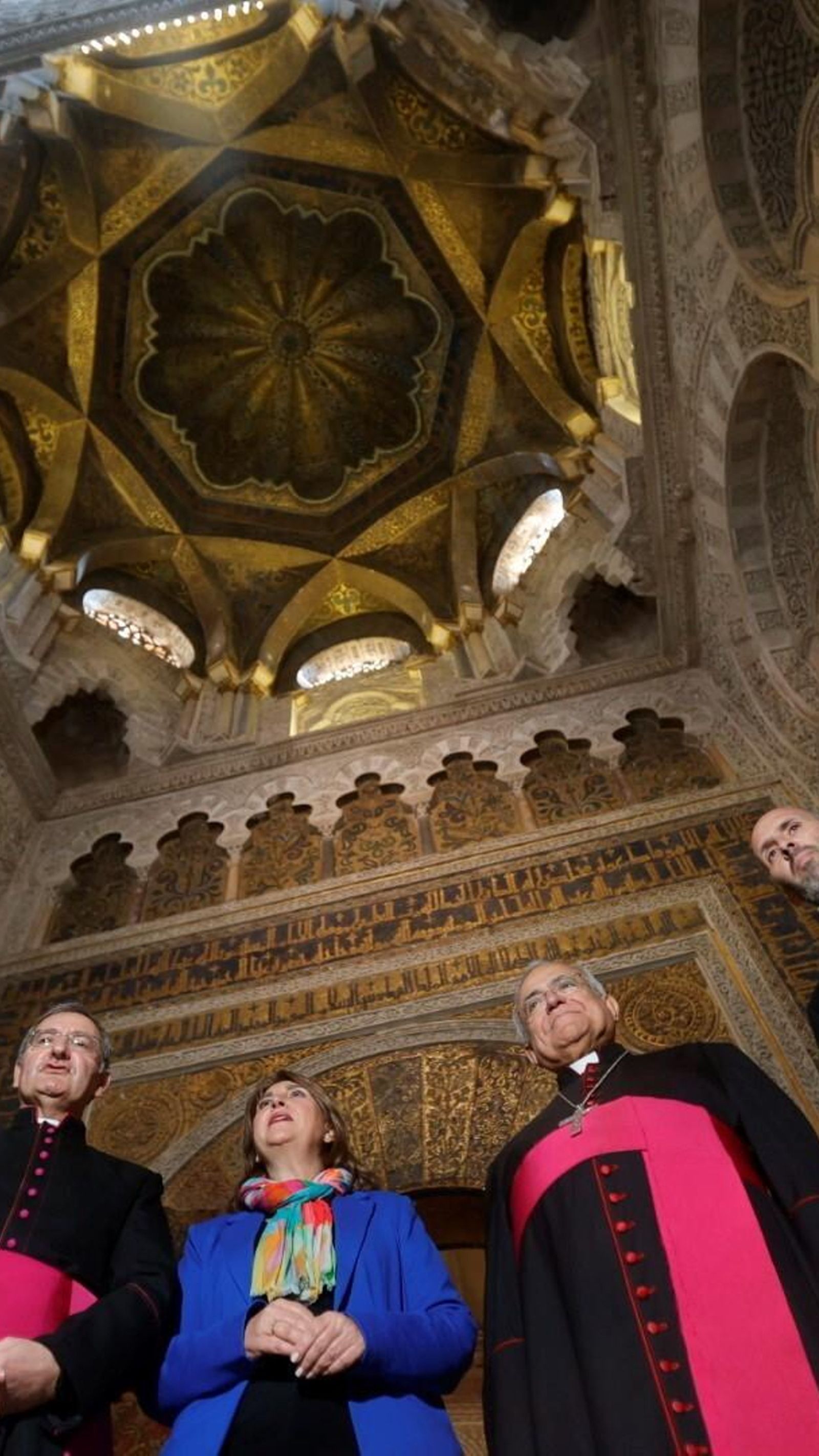 Las autoridades, durante el acto.