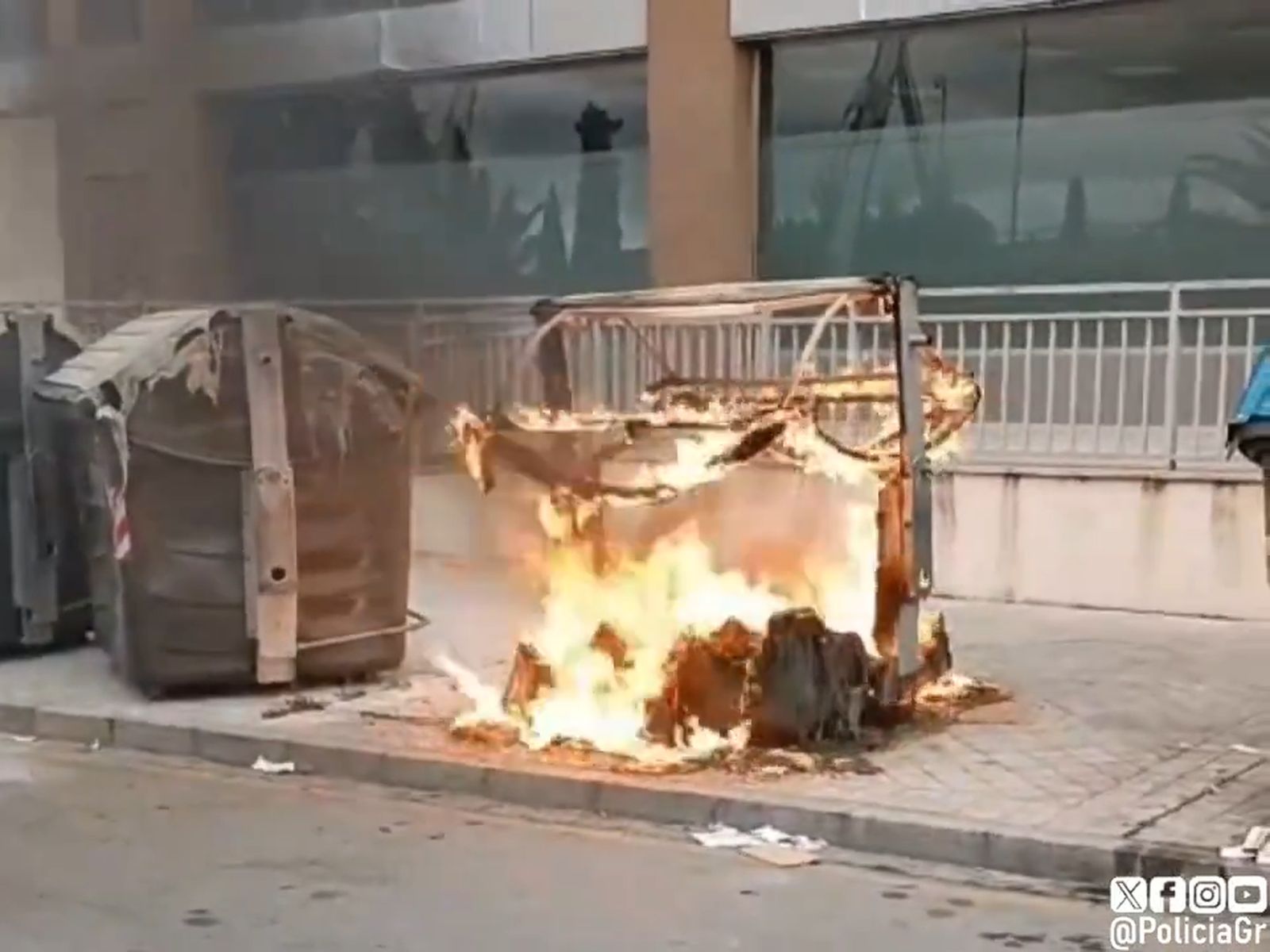 Incendio de contenedores en Granada