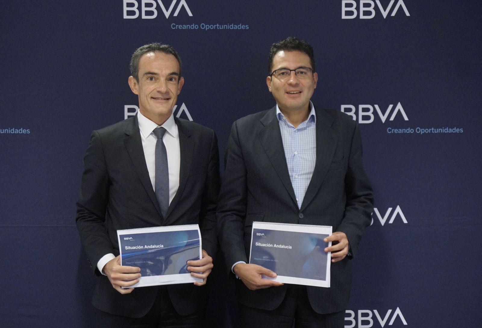 Francisco Javier Jerez, director de la Territorial Sur del BBVA, y Miguel Cardoso, economista jefe de BBVA Research para España