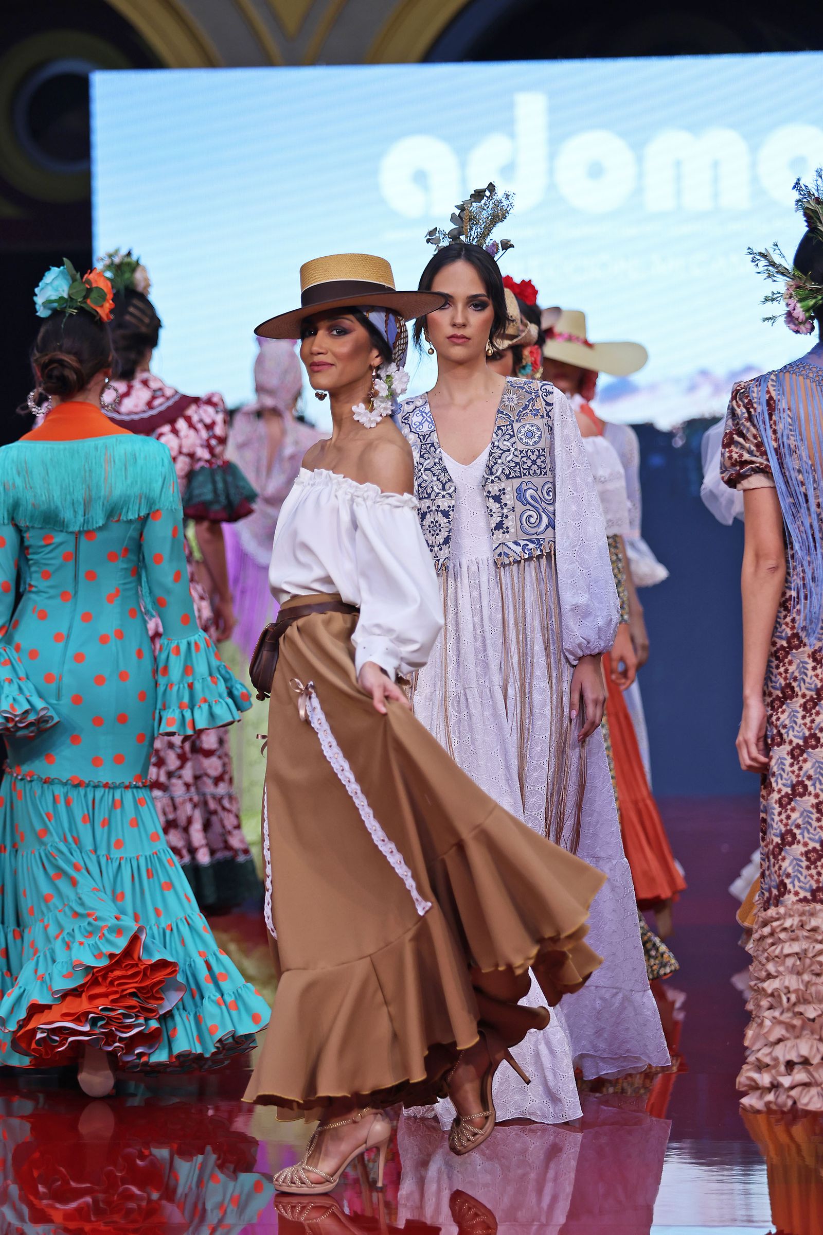 Imágenes de la pasarela Huelva Flamenca 2024