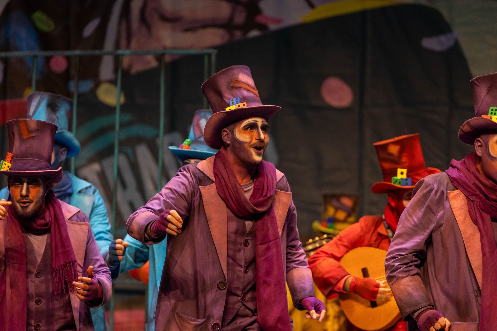 Imágenes de la actuación de la comparsa de Huelva "Los Atrapaos" en el Carnaval Colombino