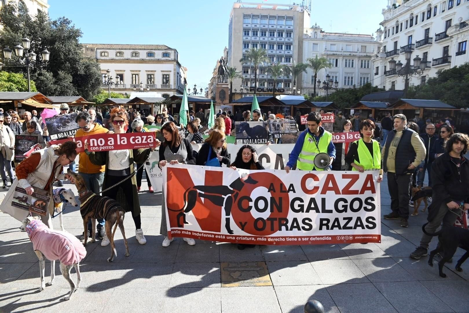 La manifestación para acabar con la caza con perros en Córdoba, en imágenes