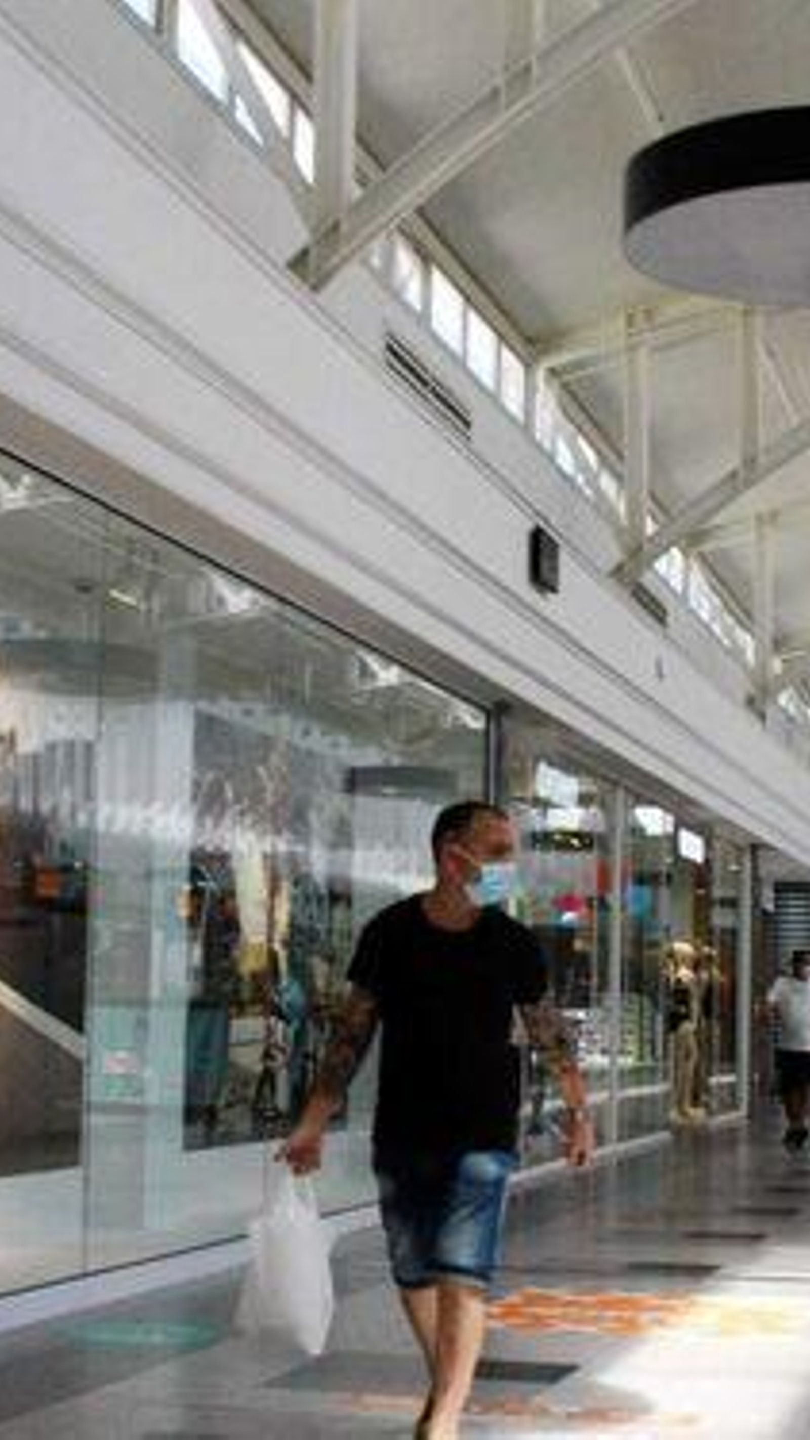 Interior del Centro Comercial El Paseo