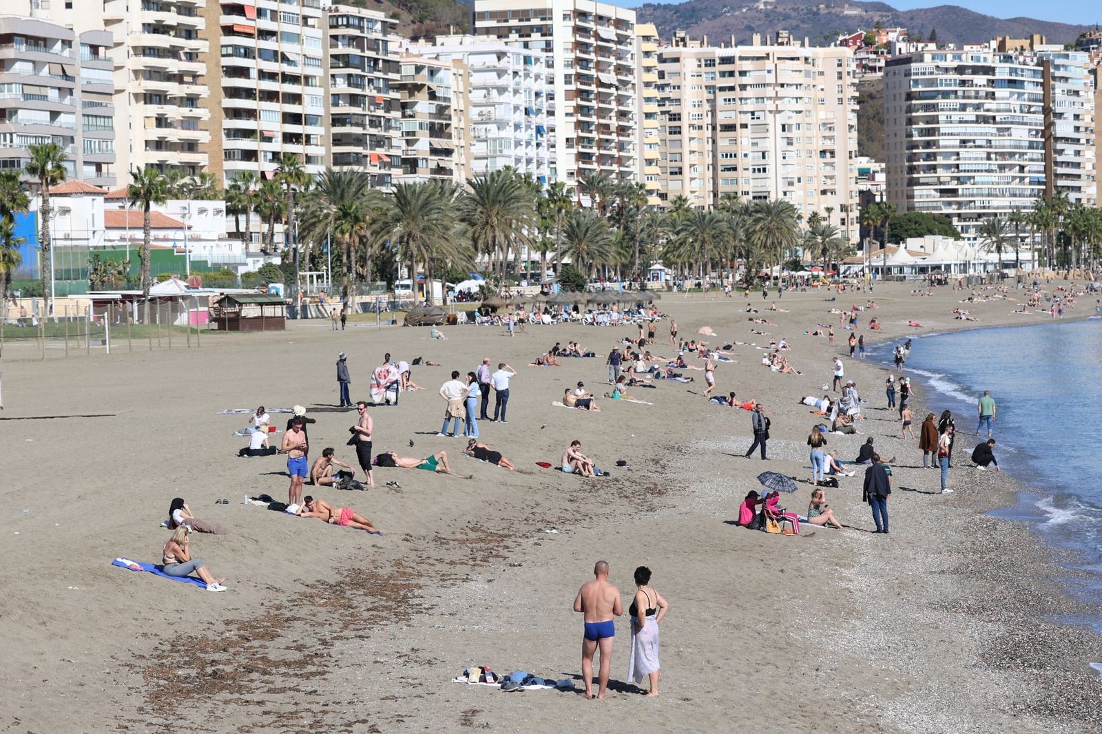 Enero y... día de playa en Málaga: la subida de las temperaturas deja estas imágenes