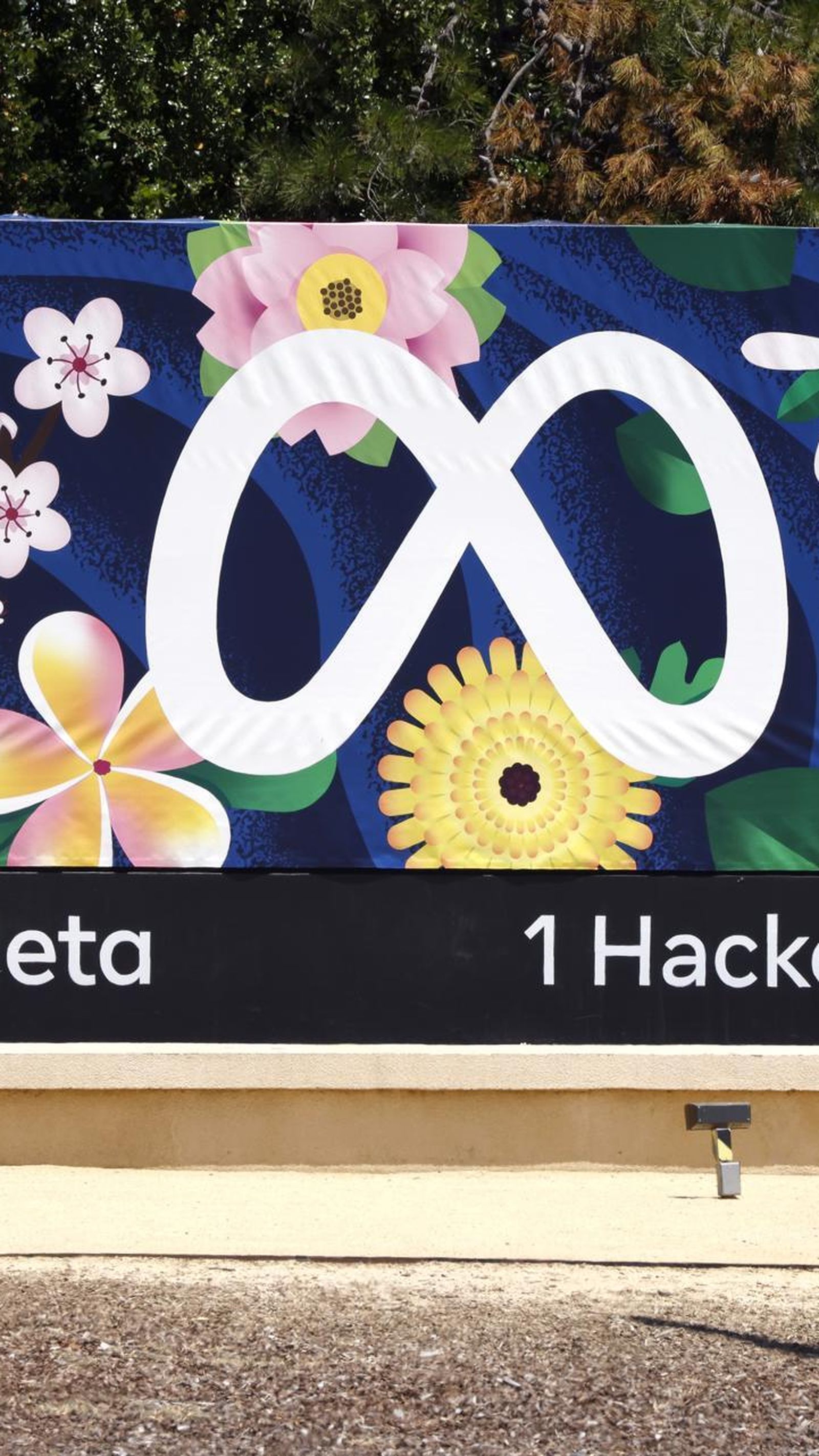 El logo de Meta en Menlo Park, California.