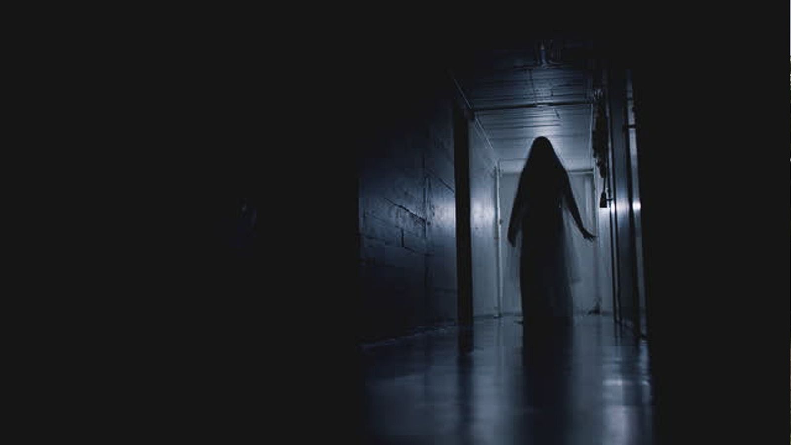 Una aparición en un espacio abandonado.