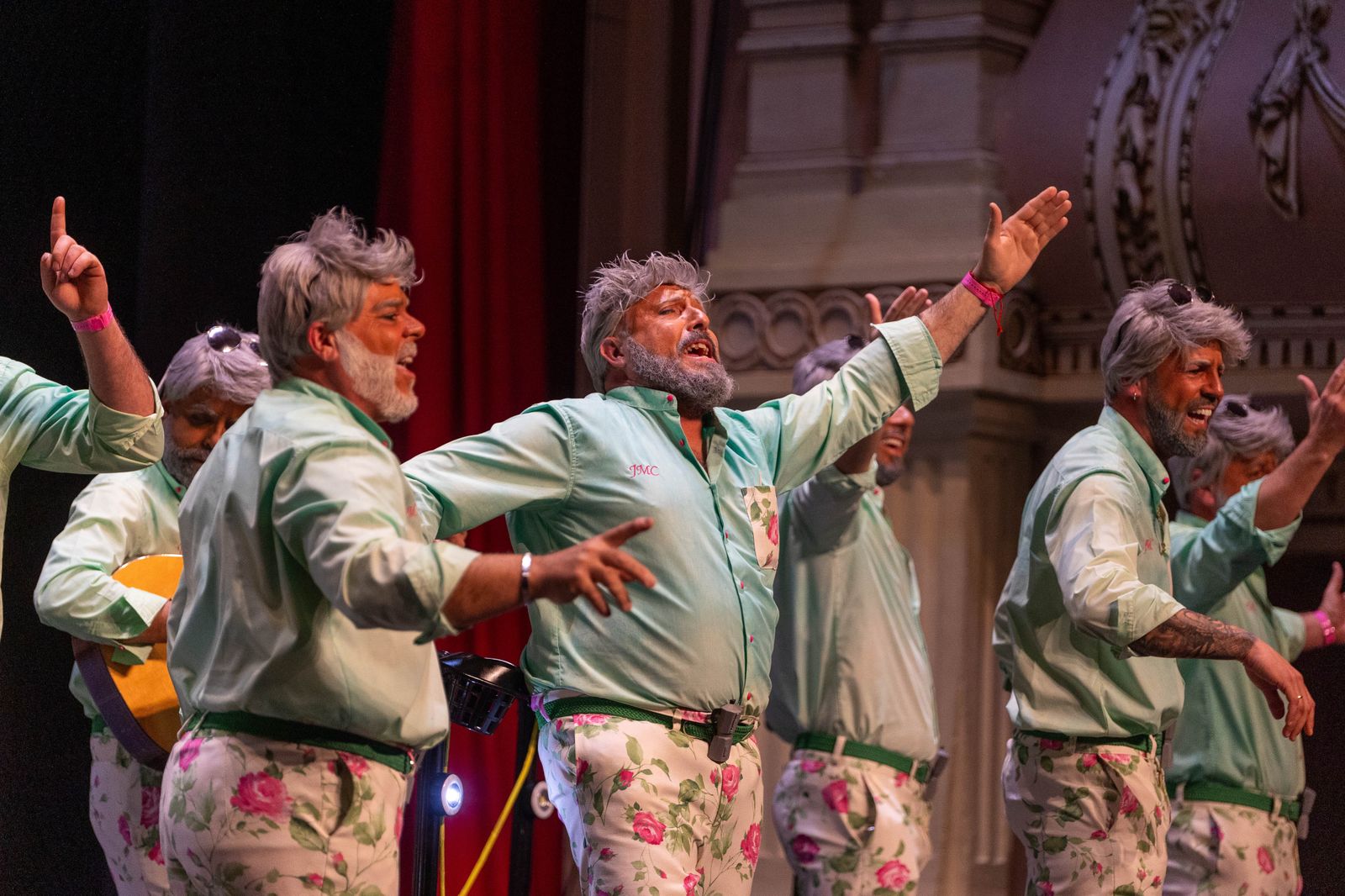 Imágenes de la actuación de la murga de Punta Umbría "Pepe el cafetera, un tipo sin filtro" en el Carnaval Colombino