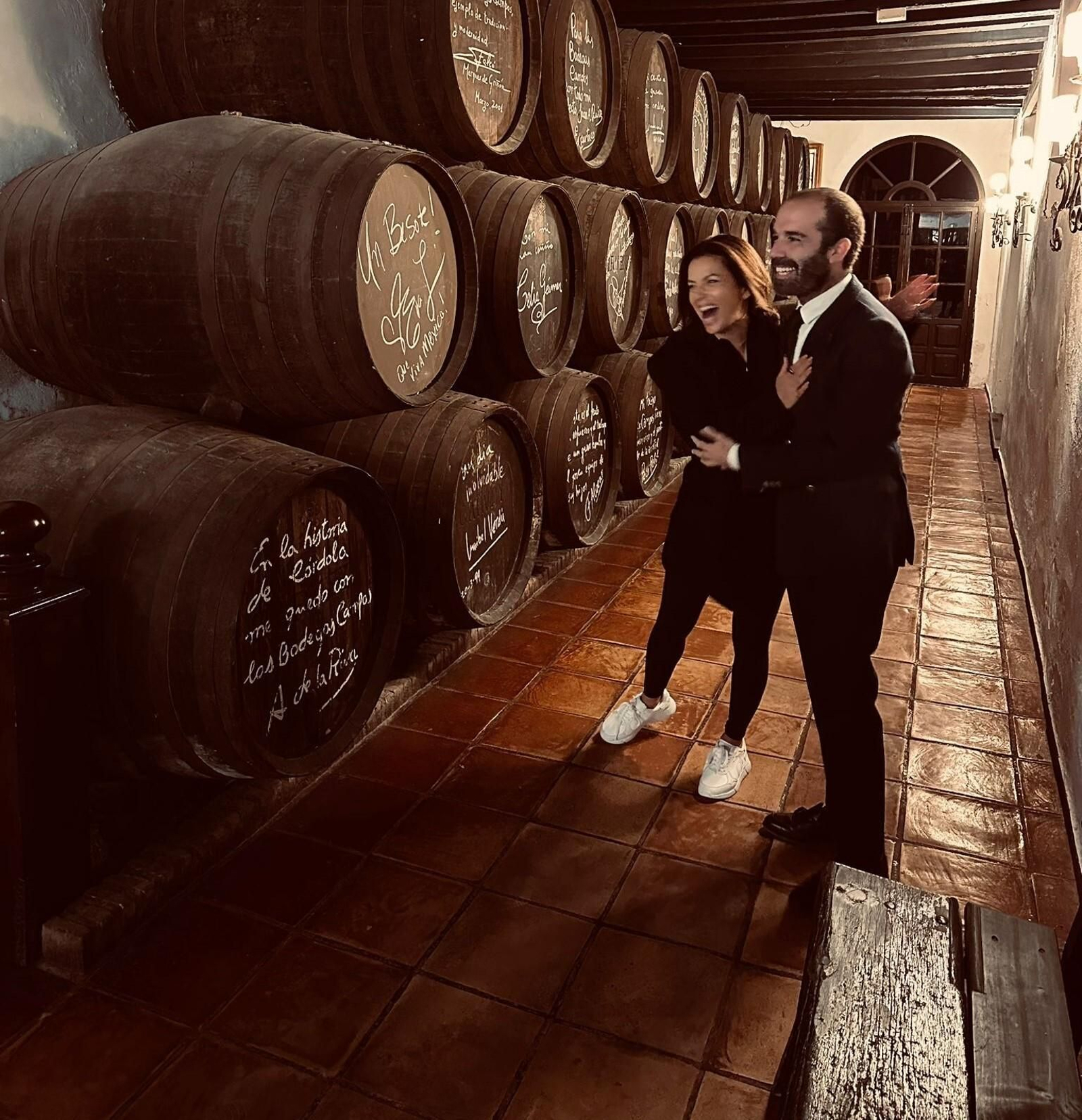 Eva Longoria con Rafael Cuevas en Bodegas Campos
