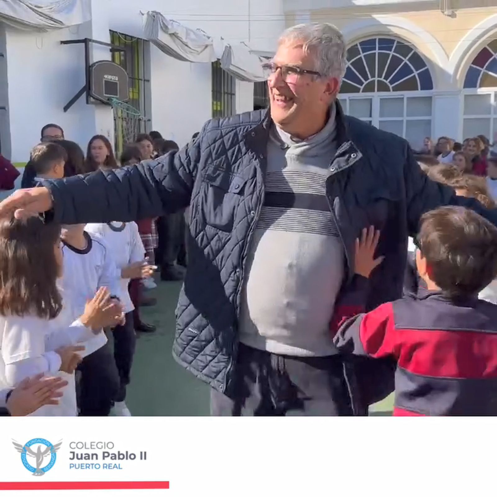 Emotiva despedida al profesor Manolo Colón