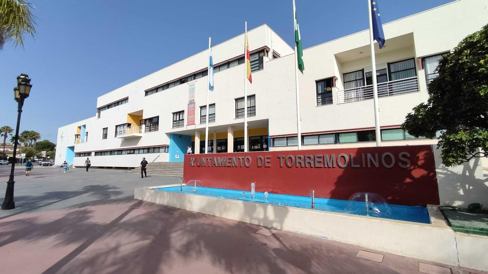 La fachada principal del Ayuntamiento de Torremolinos.
