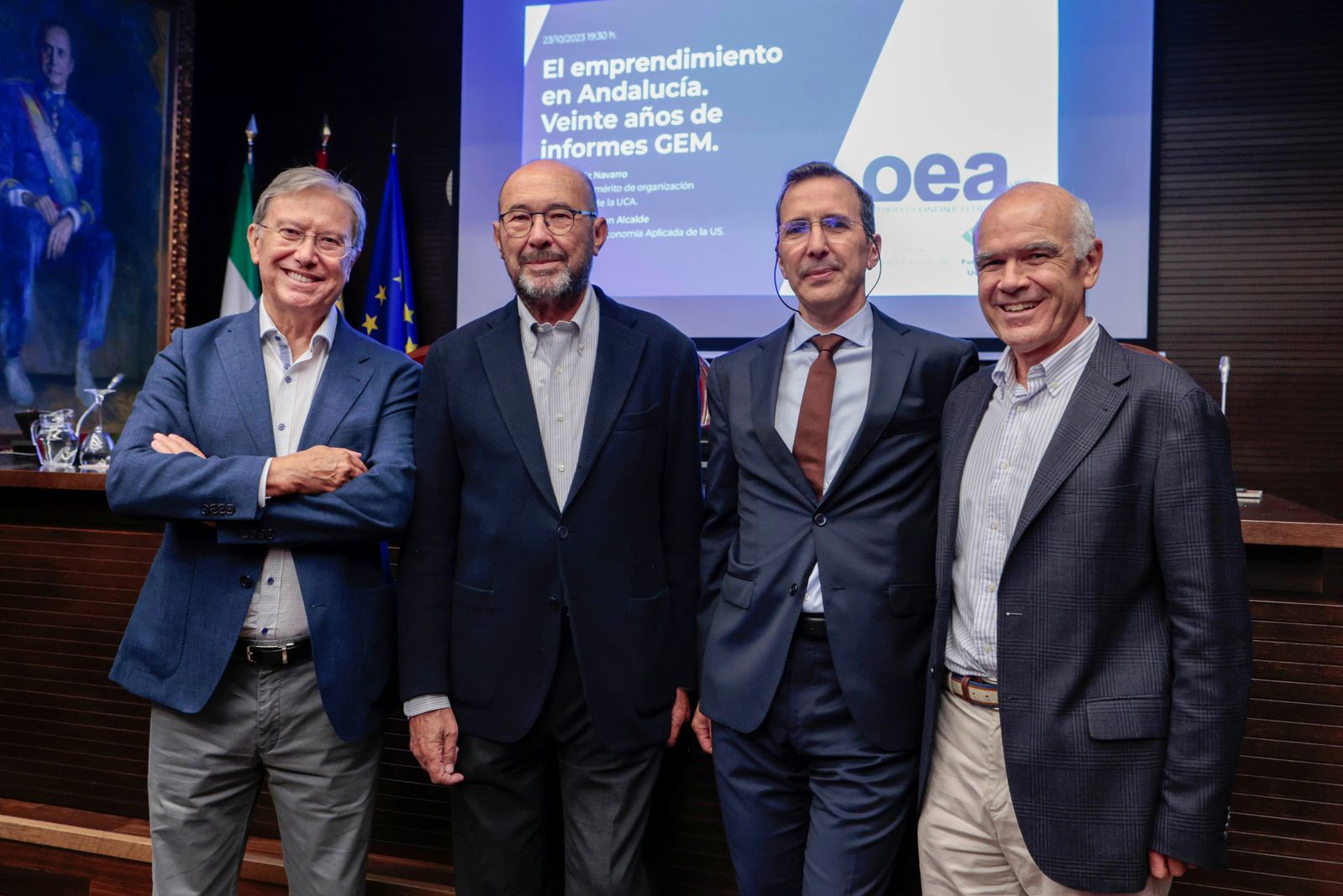 José Ruiz Navarro, catedrático emérito de Organización de Empresas de la Universidad de Cádiz; Francisco Ferraro, presidente del Observatorio Económico de Andalucía (OEA); Francisco Liñán Alcalde, catedrático de Economía Aplicada de la Universidad de Sevilla, y José Luis Galán, vicepresidente del OEA