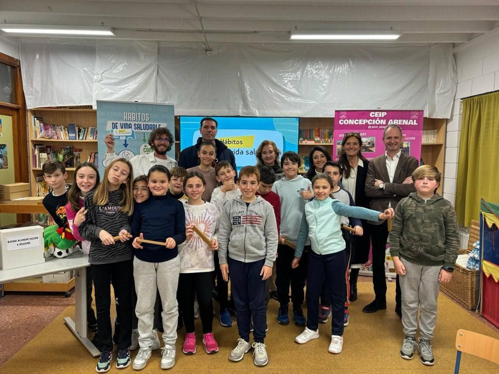 Participantes en el taller de hábitos de vida saludable en el colegio Concepción Arenal.