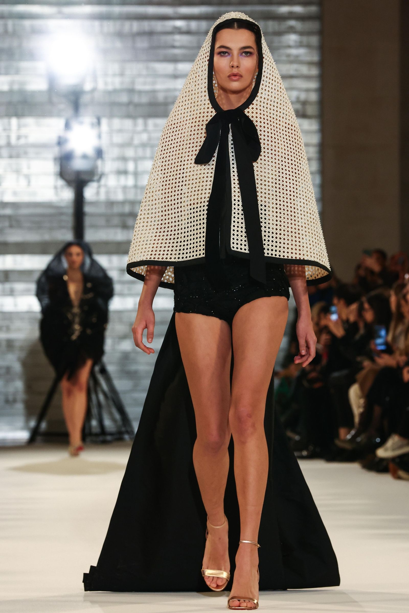 Juana Martín presenta su colección 'La Rosée' en la pasarela de Alta Costura de París, en imágenes