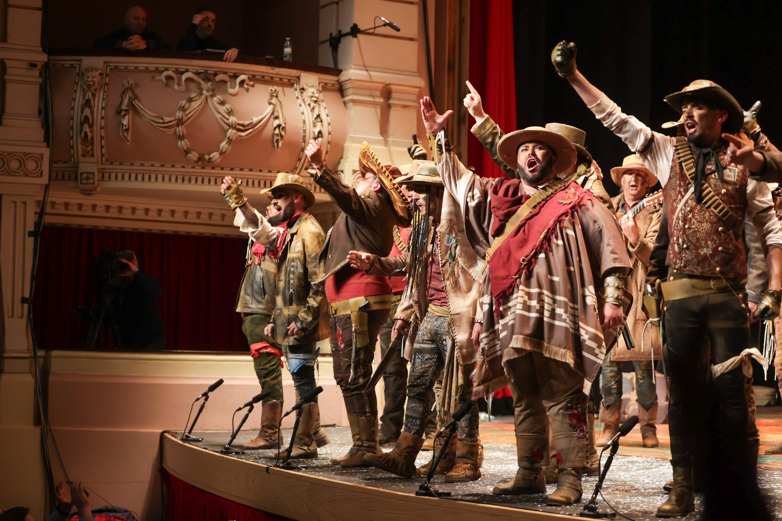 Imágenes de la actuación de la comparsa de Huelva "Los Renegaos" en el Carnaval Colombino