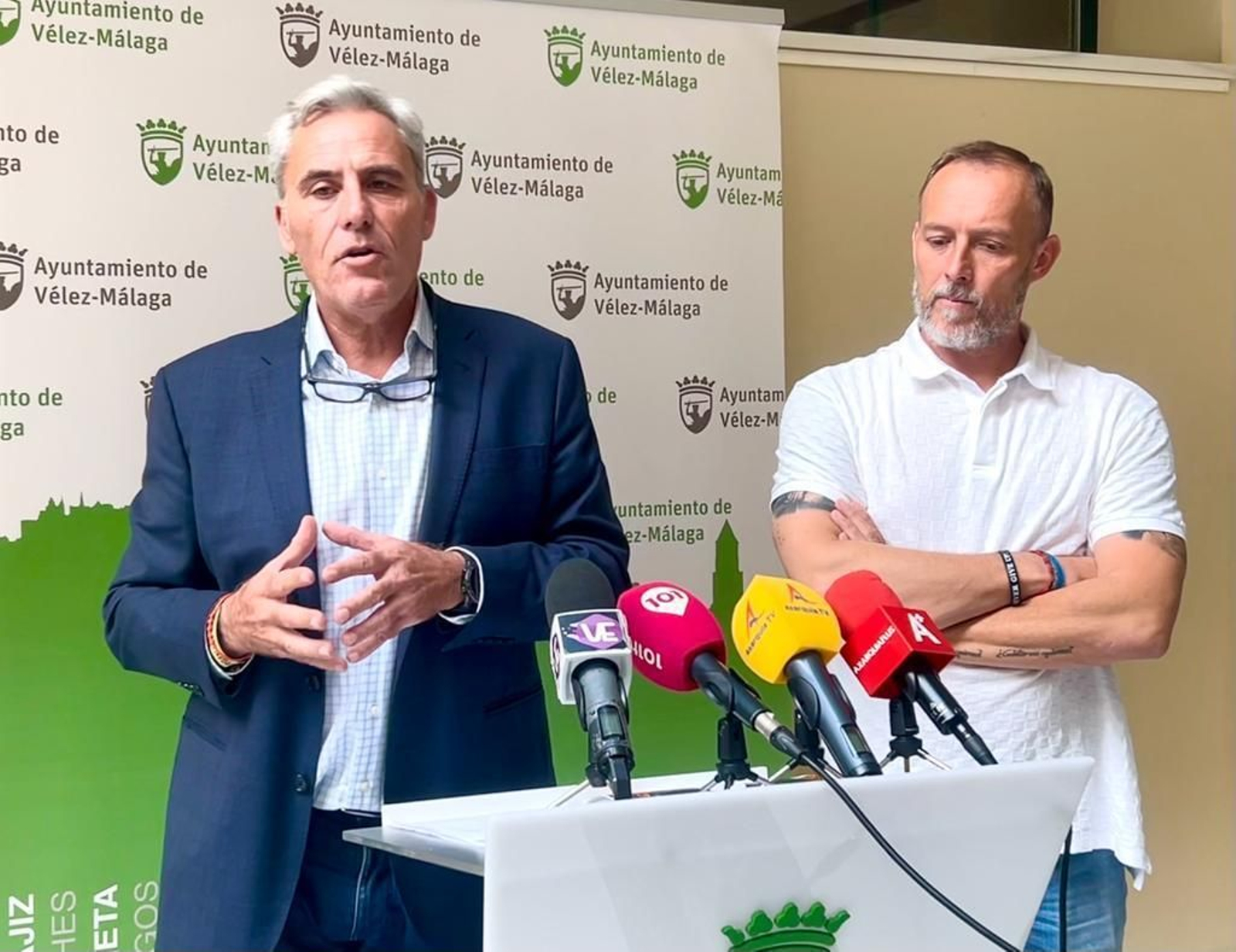 El concejal de Vivienda, Celestino Rivas, y el teniente de alcalde de Lagos y Mezquitilla, David Vilches