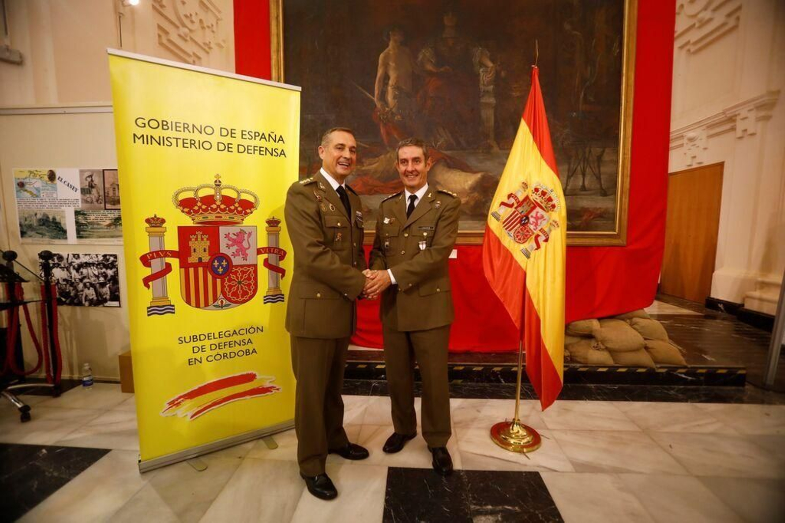 El coronel José María Ortega, nuevo subdelegado de Defensa en Córdoba, con el coronel íñigo Laquidáin.