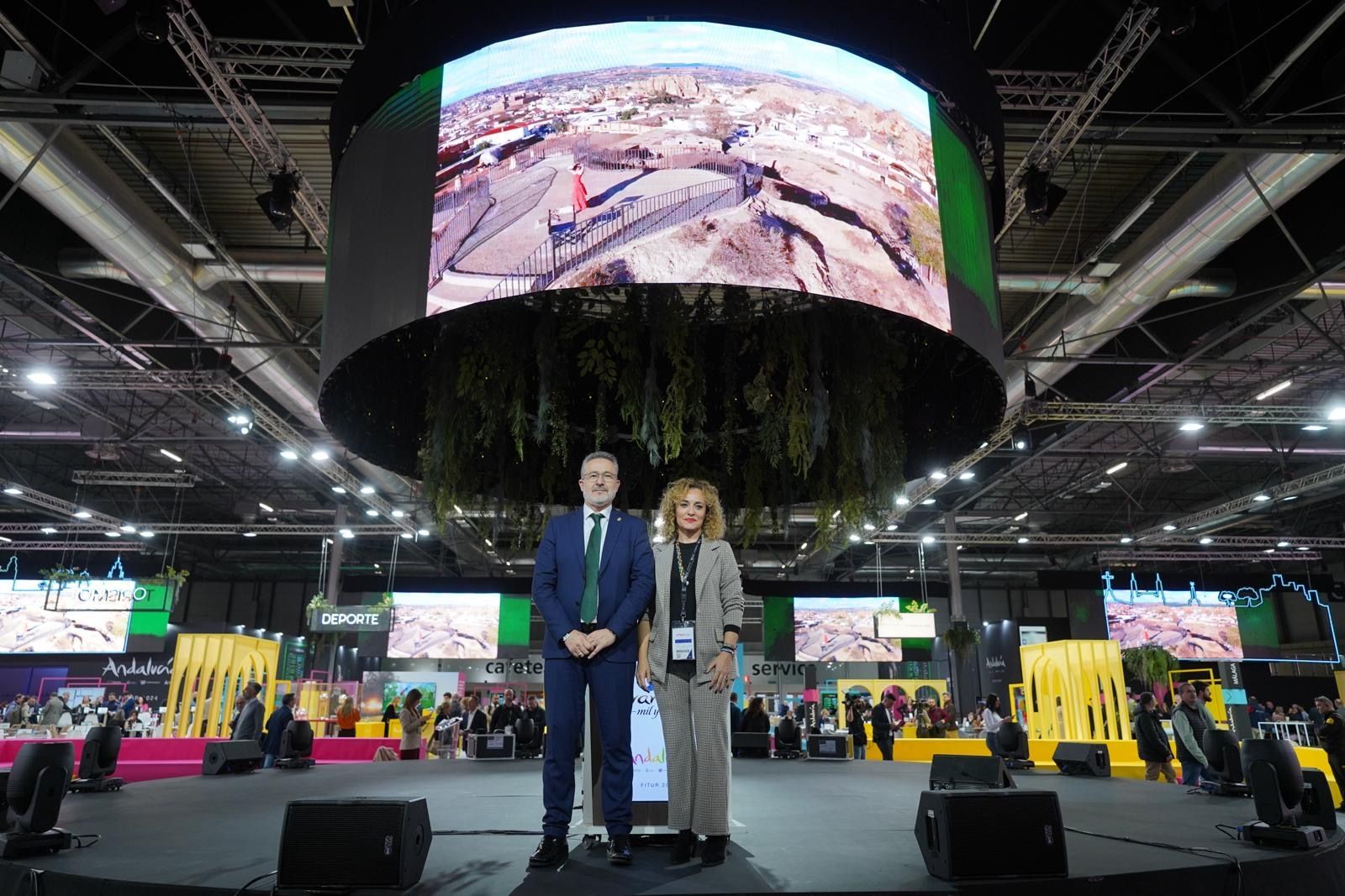 Los diputados Marta Nievas y Antonio Díaz presentan Turismo Inteligente Granada en Fitur 2024