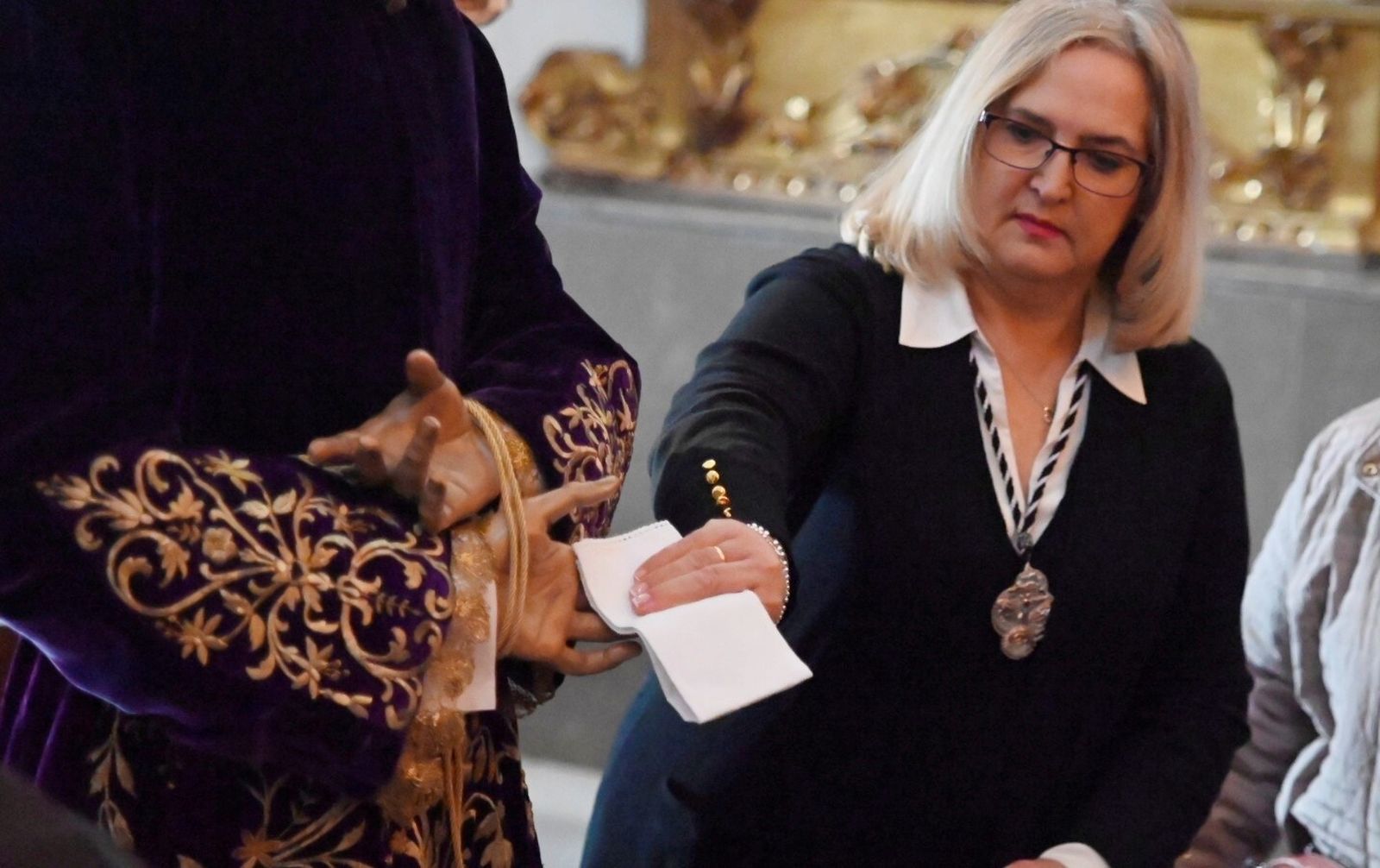 El besamanos del Cristo del Perdón de Córdoba, en imágenes