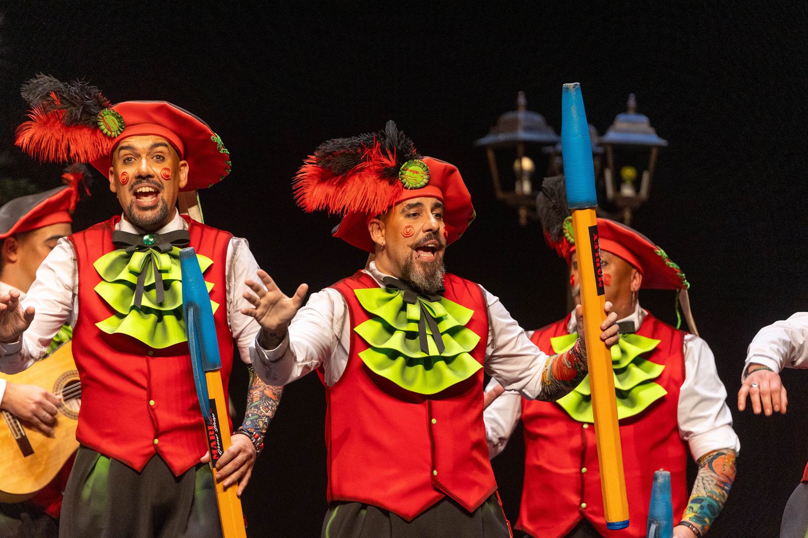 Imágenes de la actuación de la murga de Huelva "Los Lope de Pega" en el Carnaval Colombino