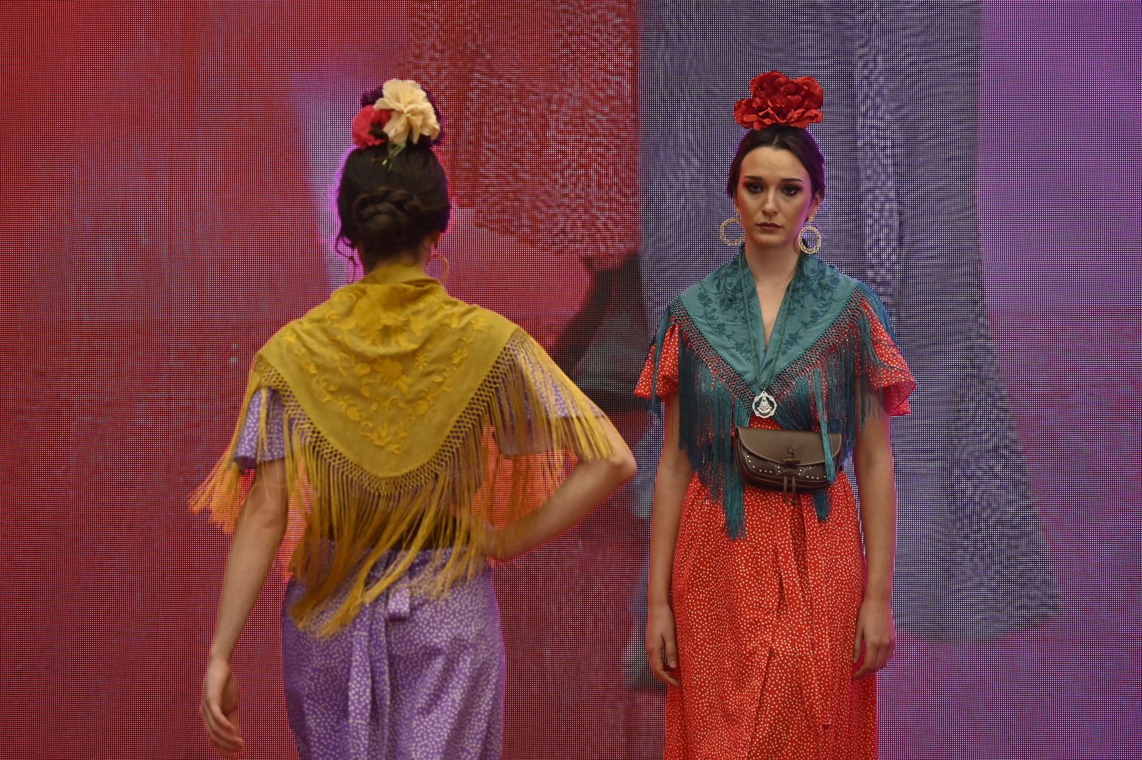 Imágenes del segundo día  de pasarela Huelva Flamenca