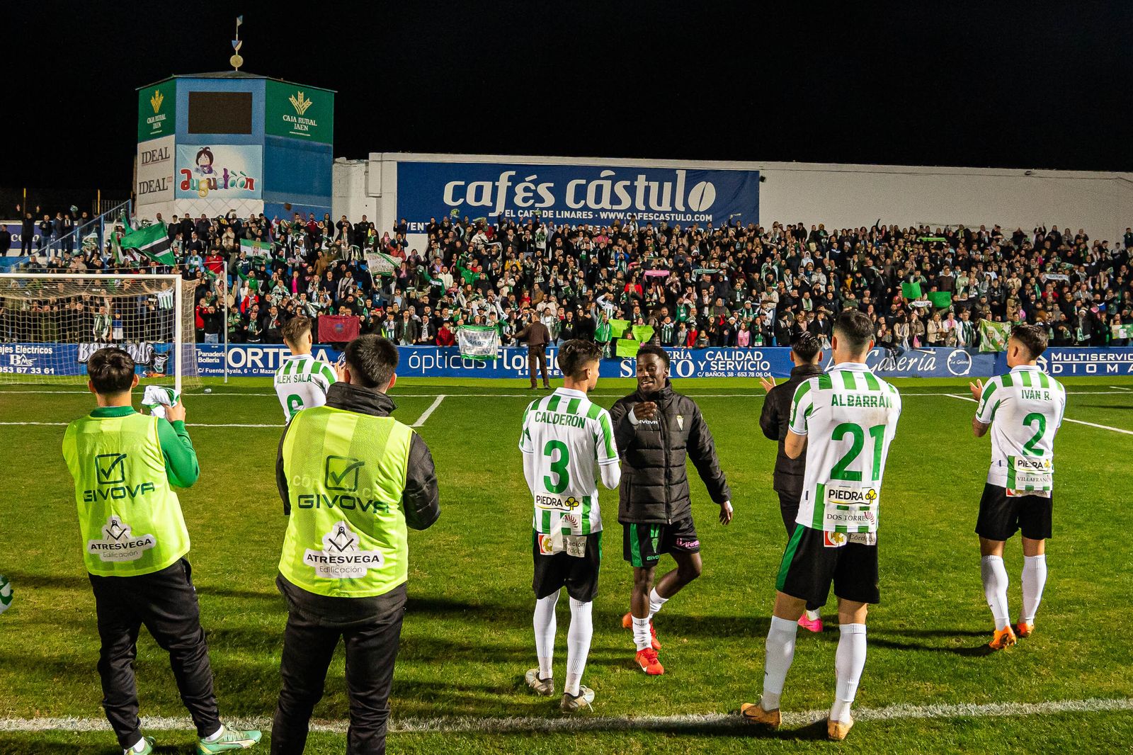 Las mejores fotos de la afición del Córdoba CF en Linarejos