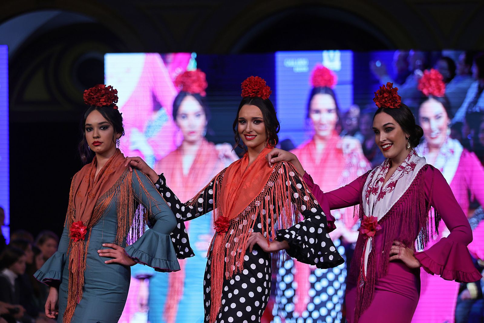 Imágenes de la pasarela Huelva Flamenca 2024