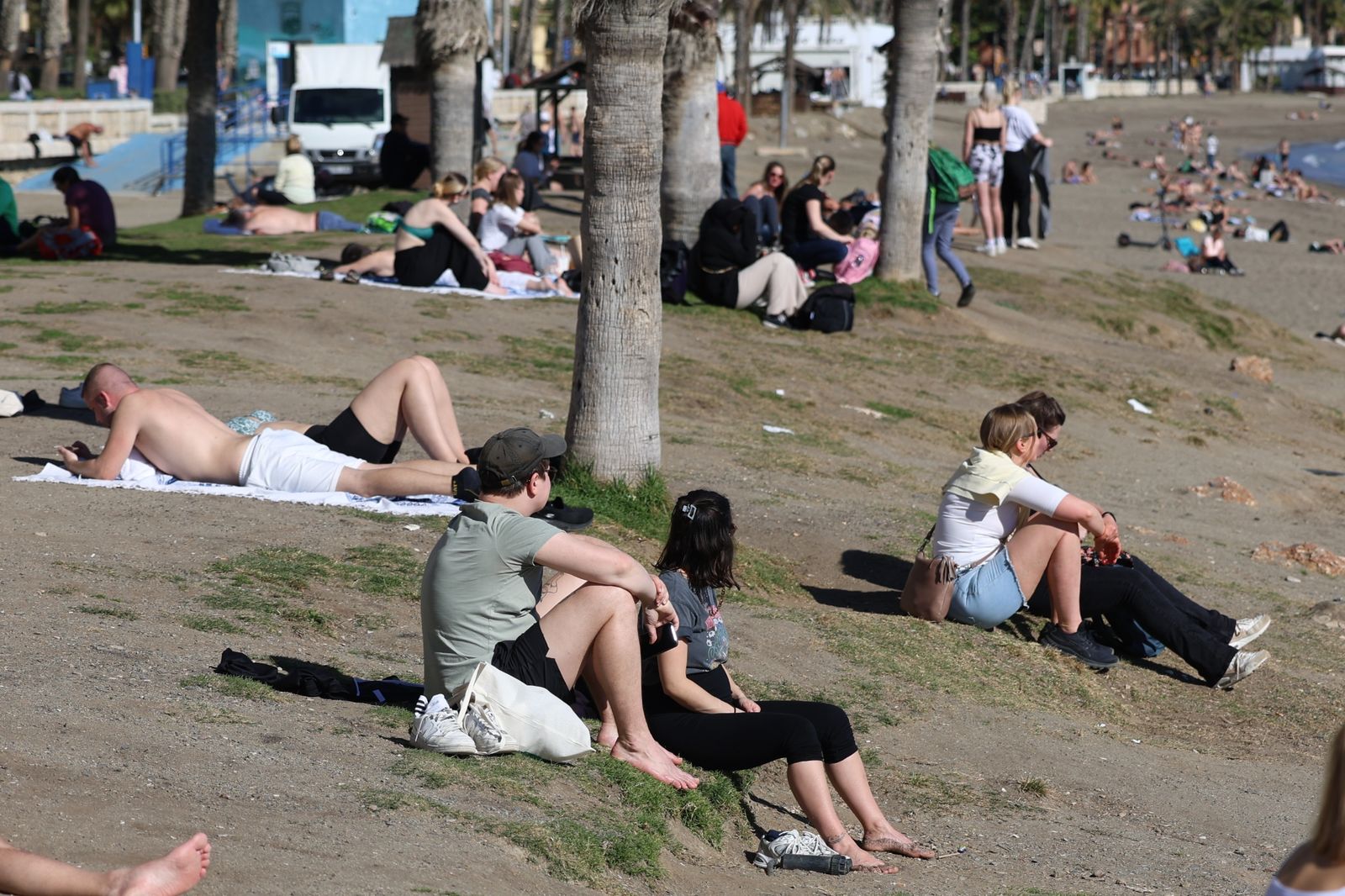 Enero y... día de playa en Málaga: la subida de las temperaturas deja estas imágenes