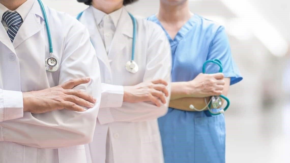 El SAS se ha quedado sin dinero para contratar médicos, según el sindicato de los facultativos