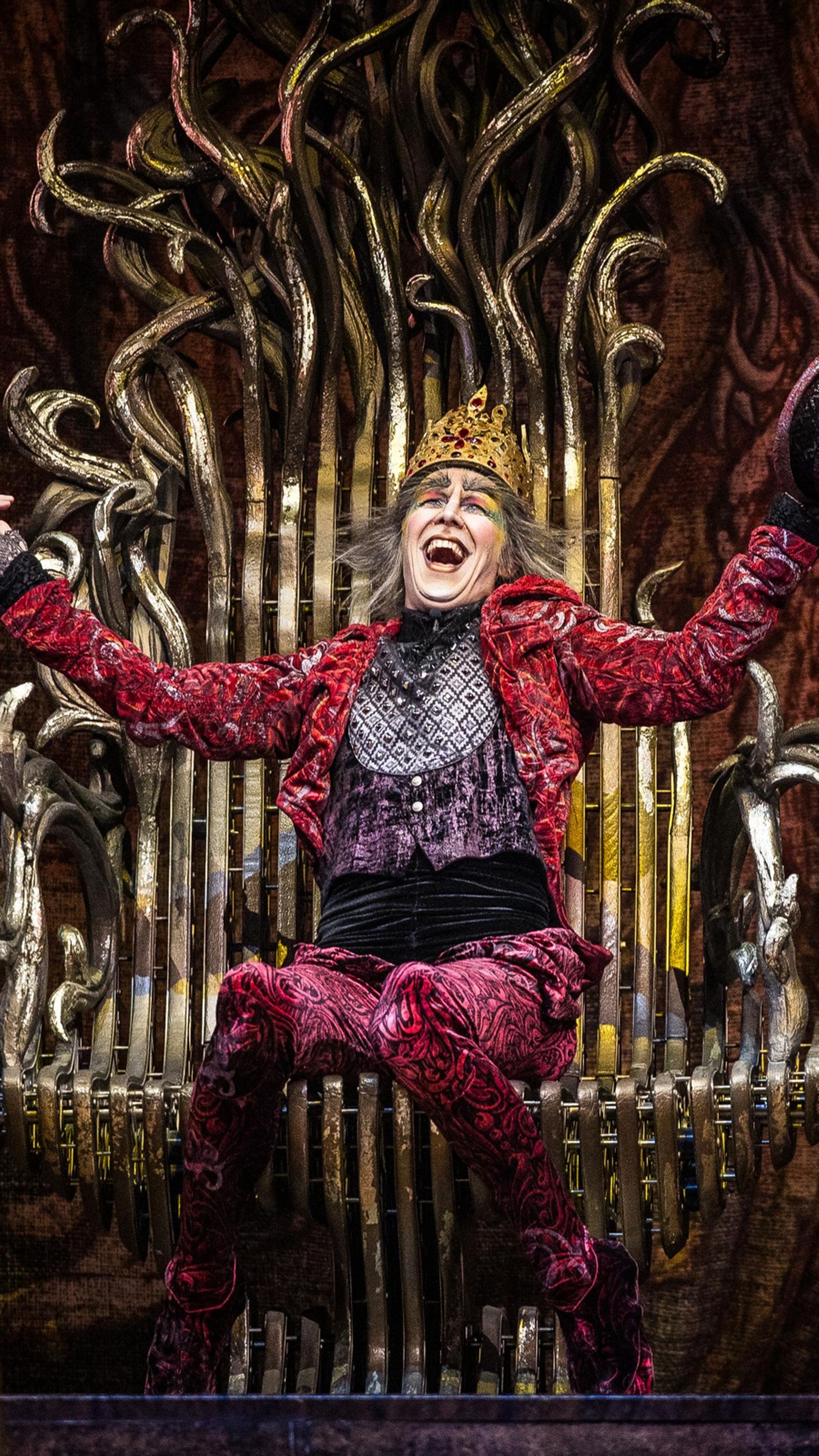 Sr. Fleur, en el trono del reino.